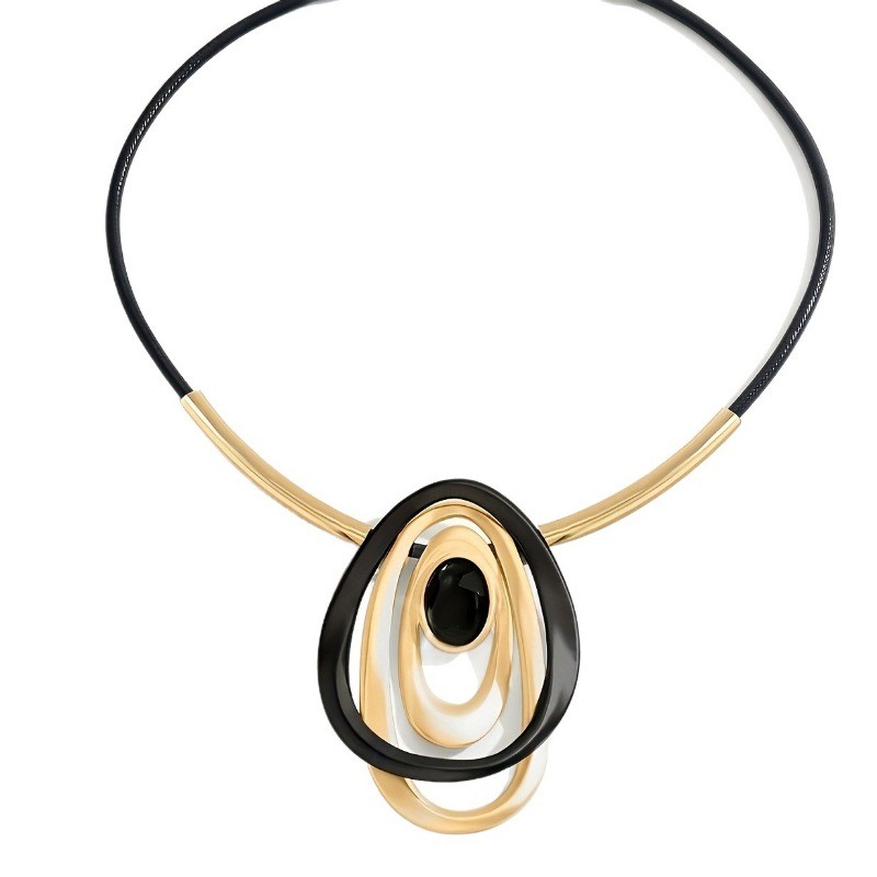 Women’s Retro Circular Oval Pendant Necklace Exaggerated Alloy Fashion Jewelry