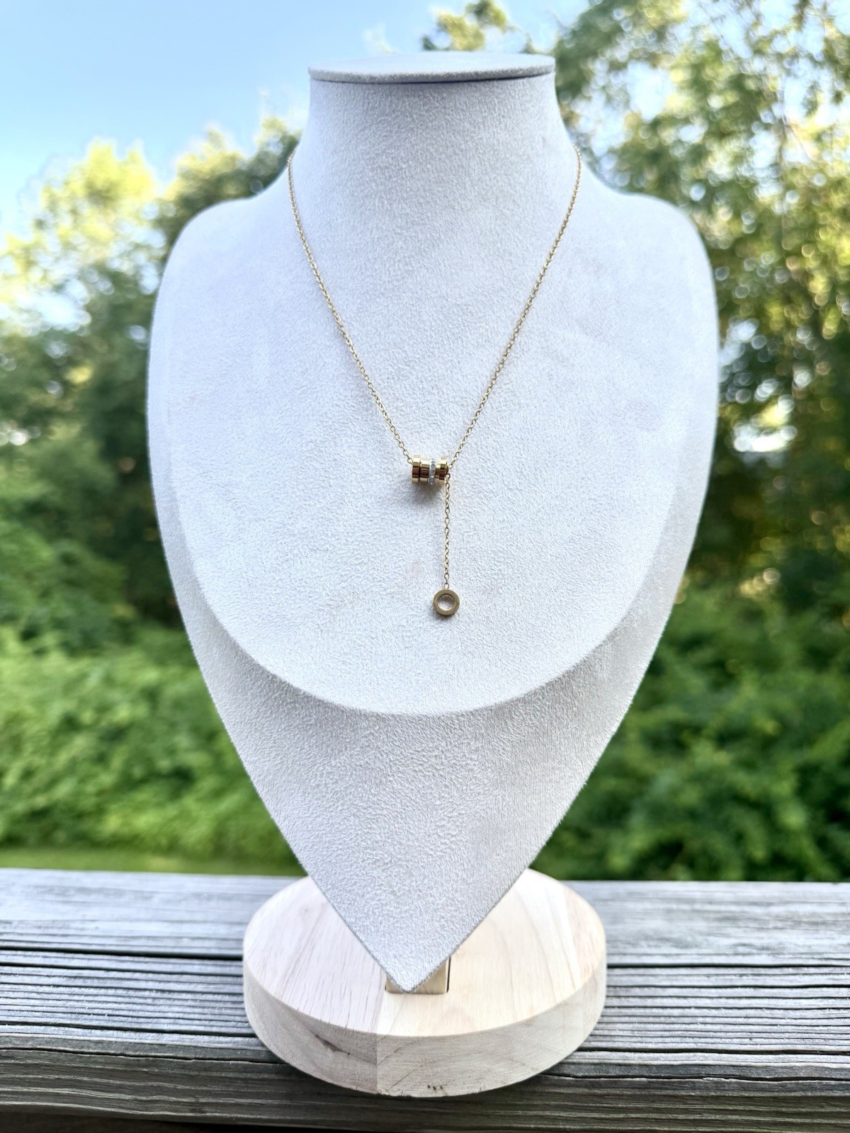 Gold Tone Metal Y Lariat Necklace w/ Round White Pearl Drop Pendant