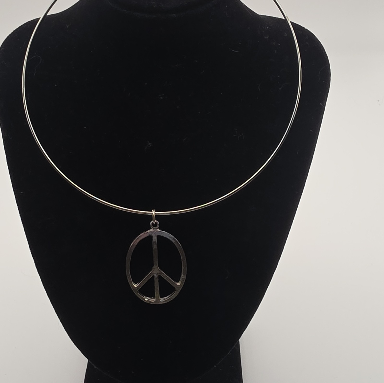 Necklace Peace Symbol Round Pendant Choker Necklace Hook Closure