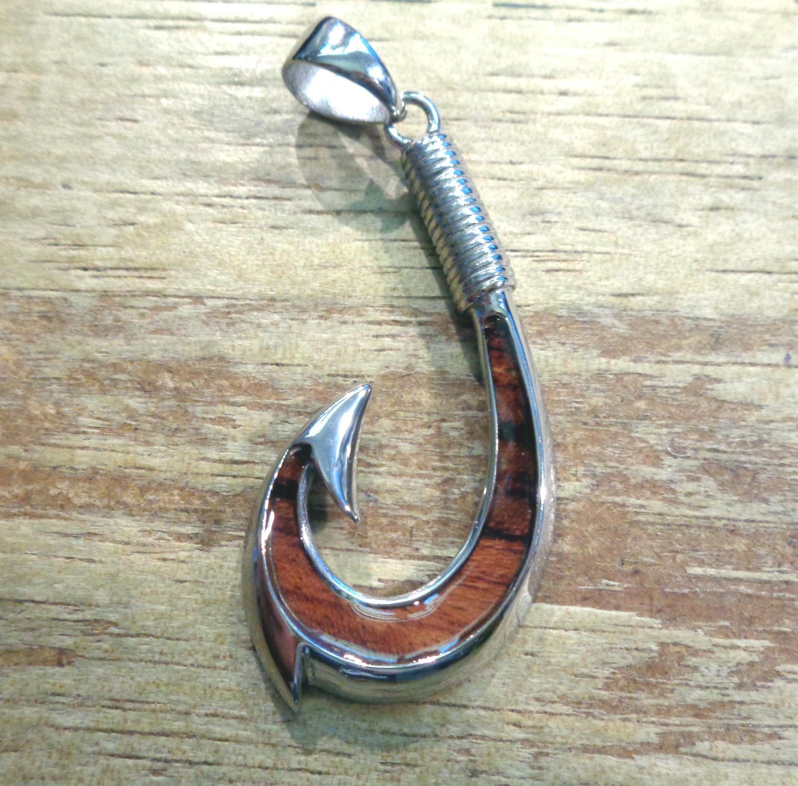 27MM SOLID TUNGSTEN GENUINE INLAID KOA WOOD HAWAIIAN MAKAU FISH HOOK PENDANT RF