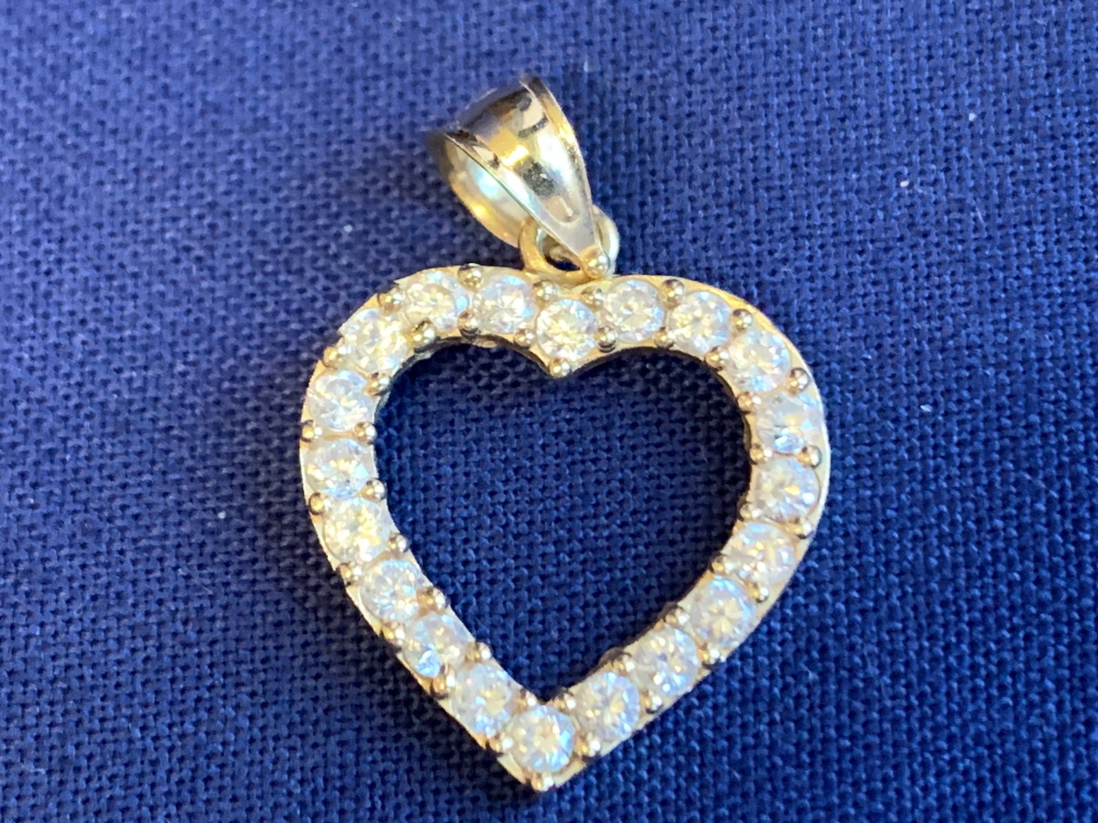 10K Yellow Gold Heart Pendant 1.44g Fine Jewelry Clear Color Stones Charm *READ*