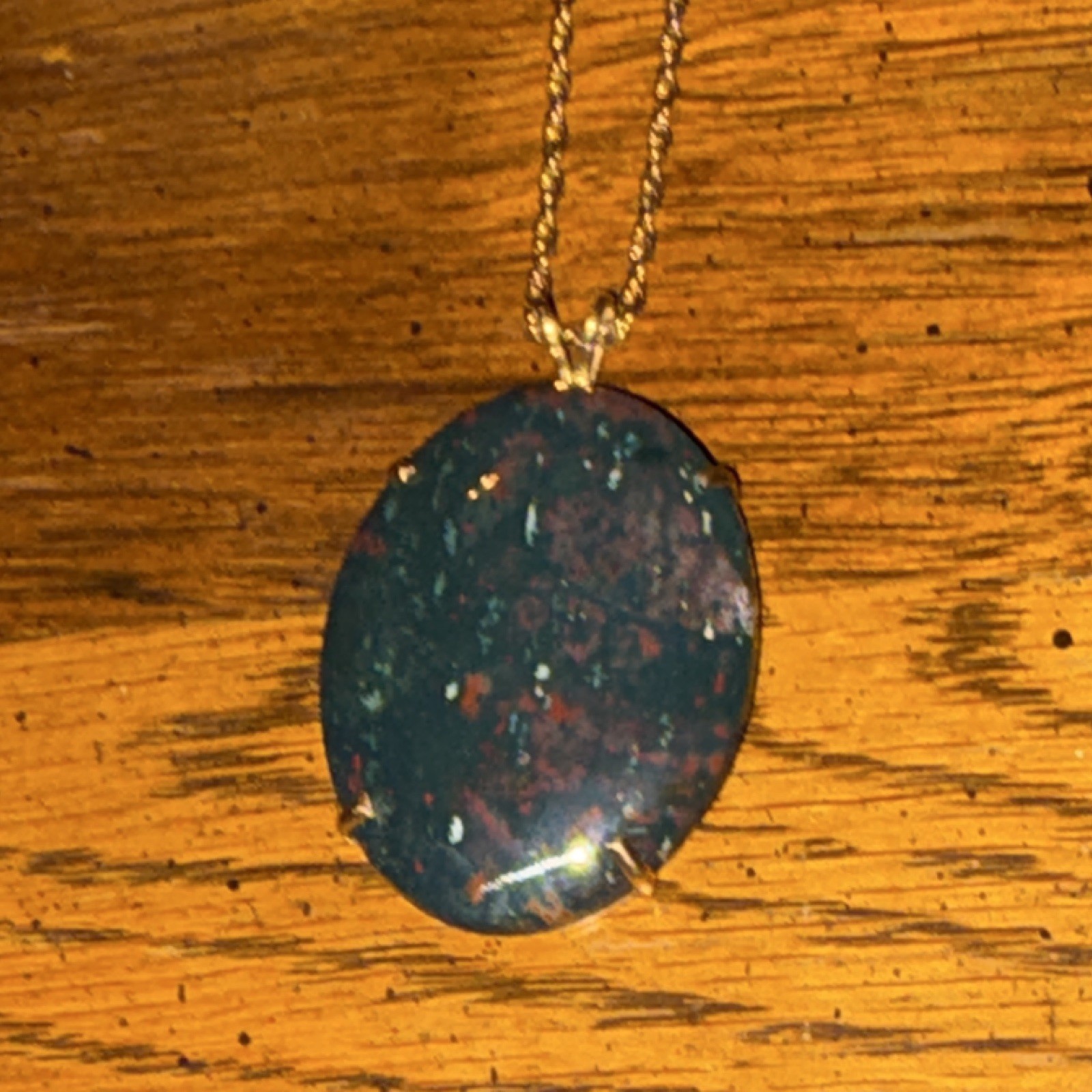 Vintage 100% natural bloodstone pendant necklace w/ 18” chain magnetic clasp