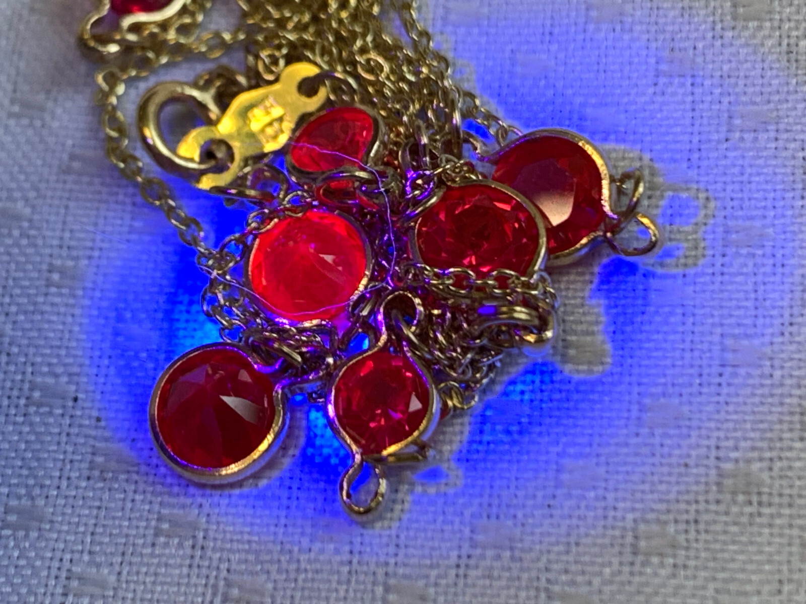 10K Yellow Gold Necklace 2.74g Fine Jewelry 17″ Ruby Color Stones *READ*