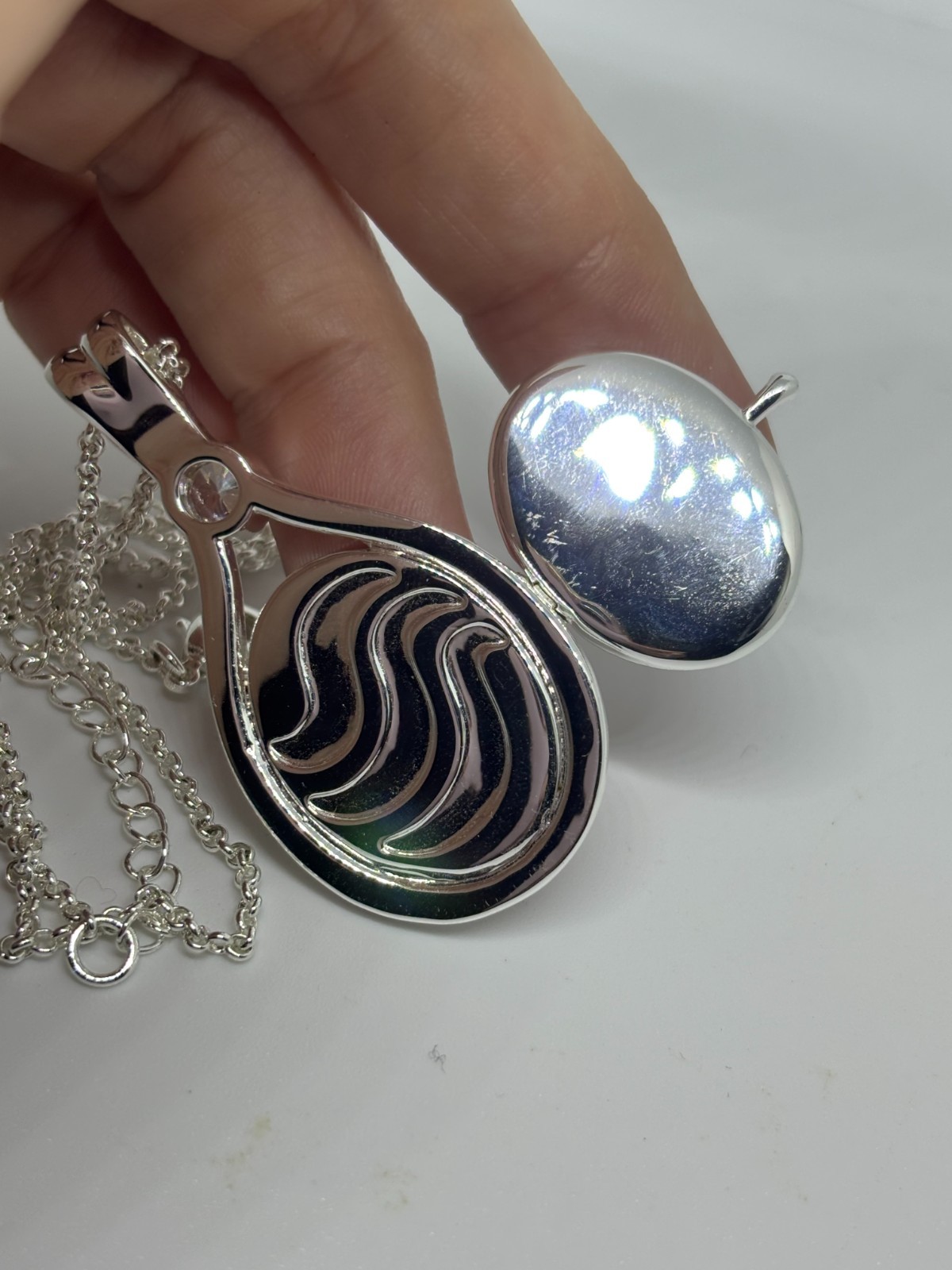 Silverplated H2O Just Add Water Mako Mermaids Necklace Pendant Locket Charm 16″