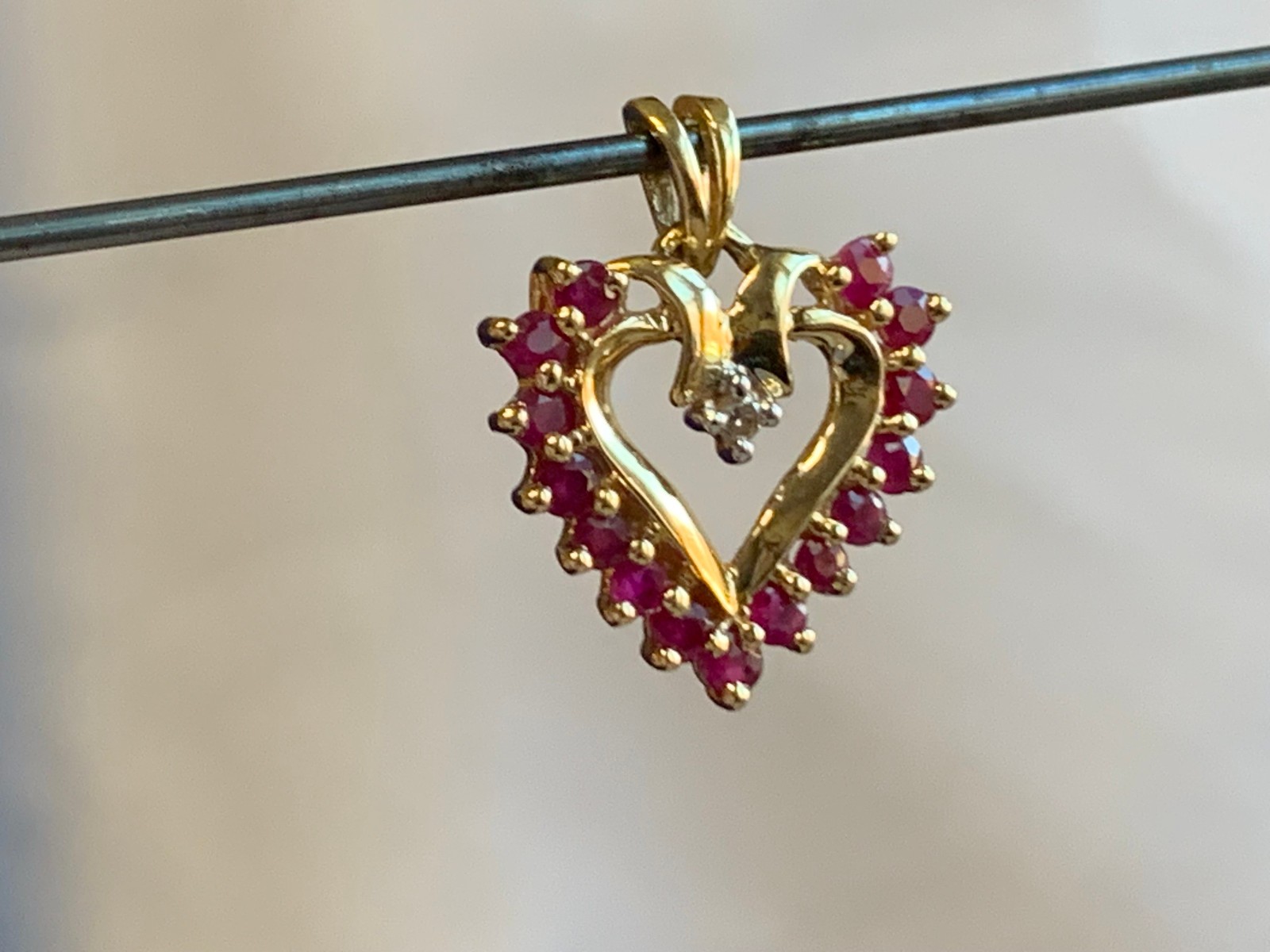 10K Yellow Gold Heart Pendant 1.63g Fine Jewelry Clear & Ruby Color Charm *READ*