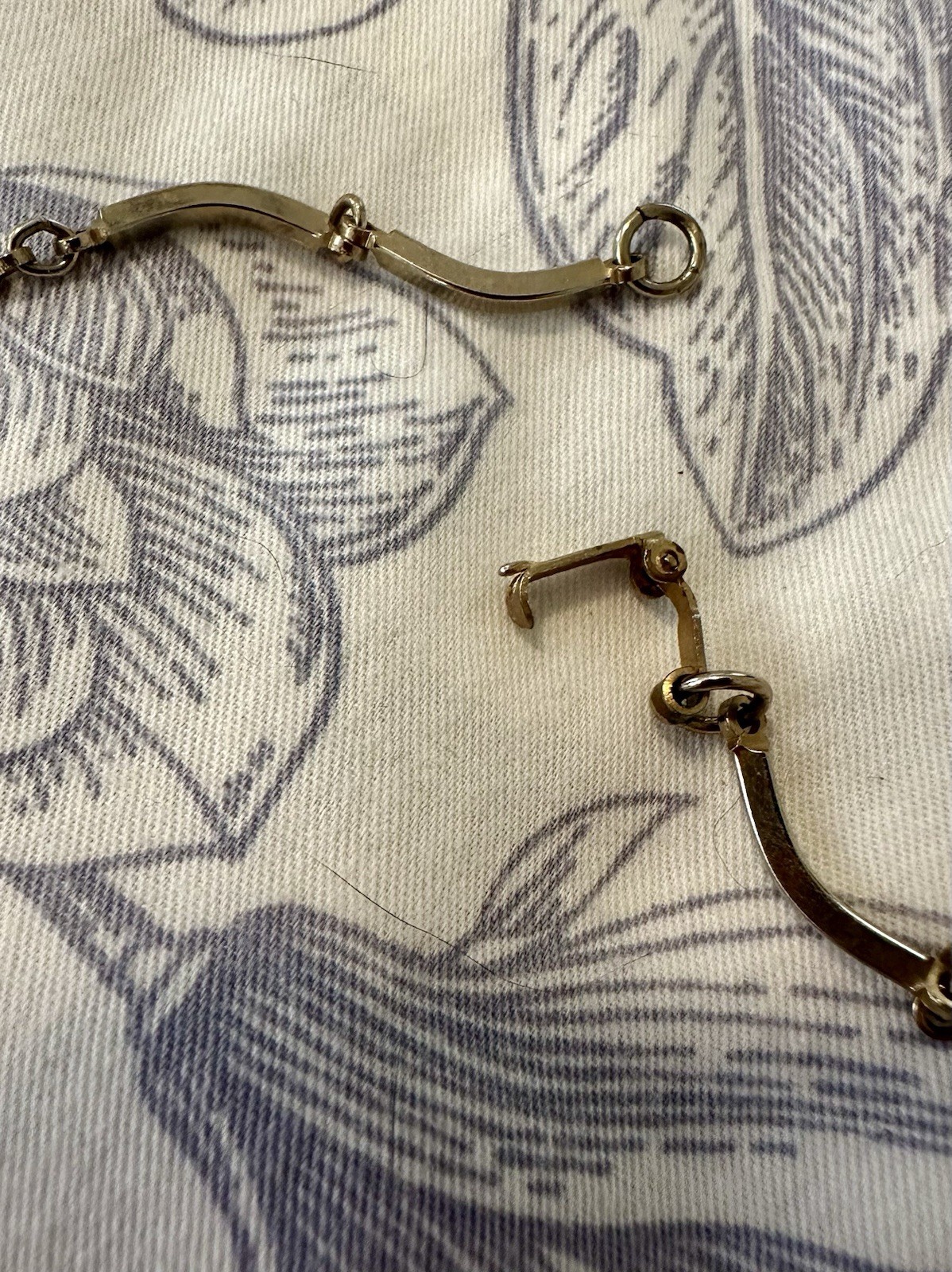 Gold Tone Bar Link Chain Necklace Freeform White Brown Stone Pendant