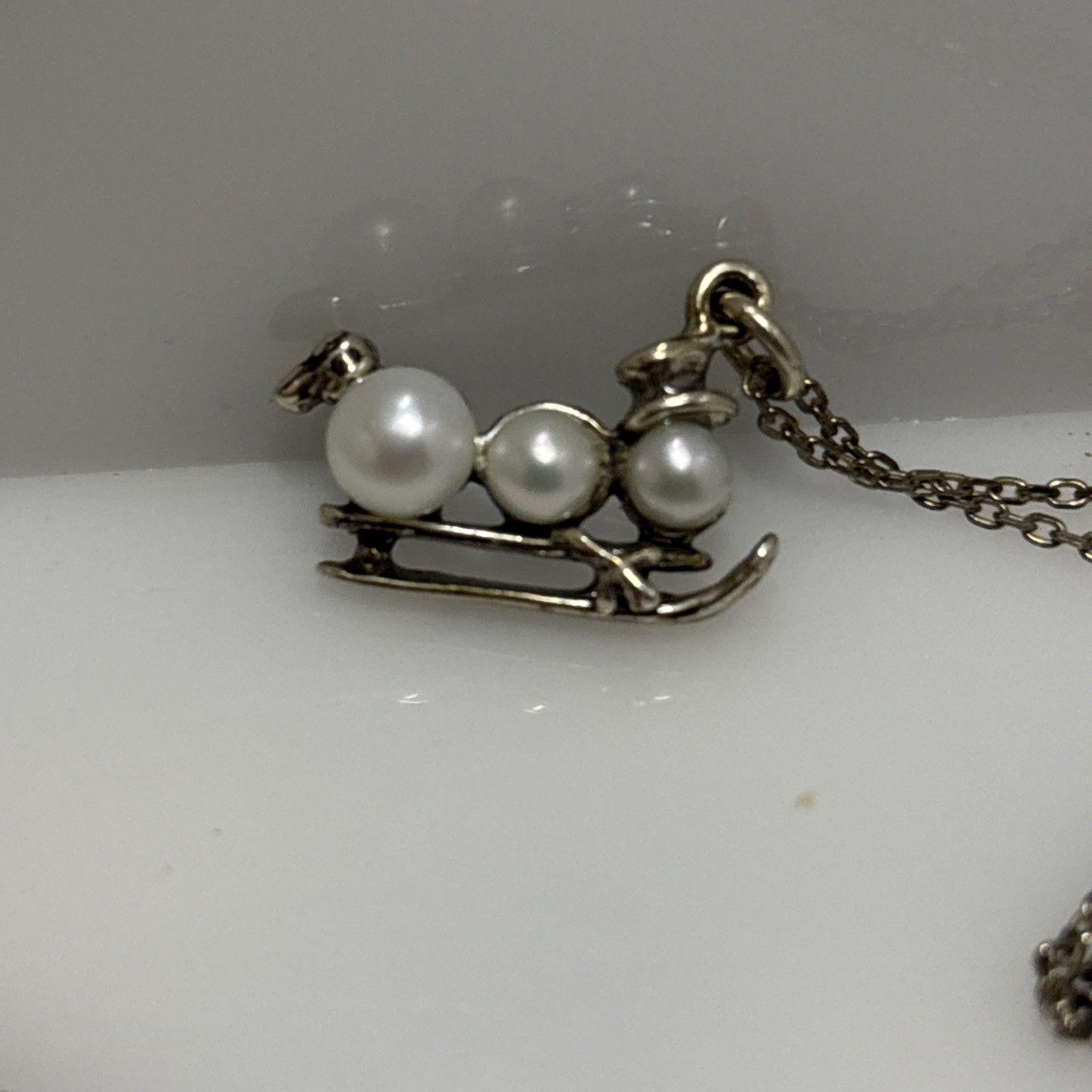 Sterling Silver Pearl Snowman On Sled Pendant Necklace Charm 18″ 14C
