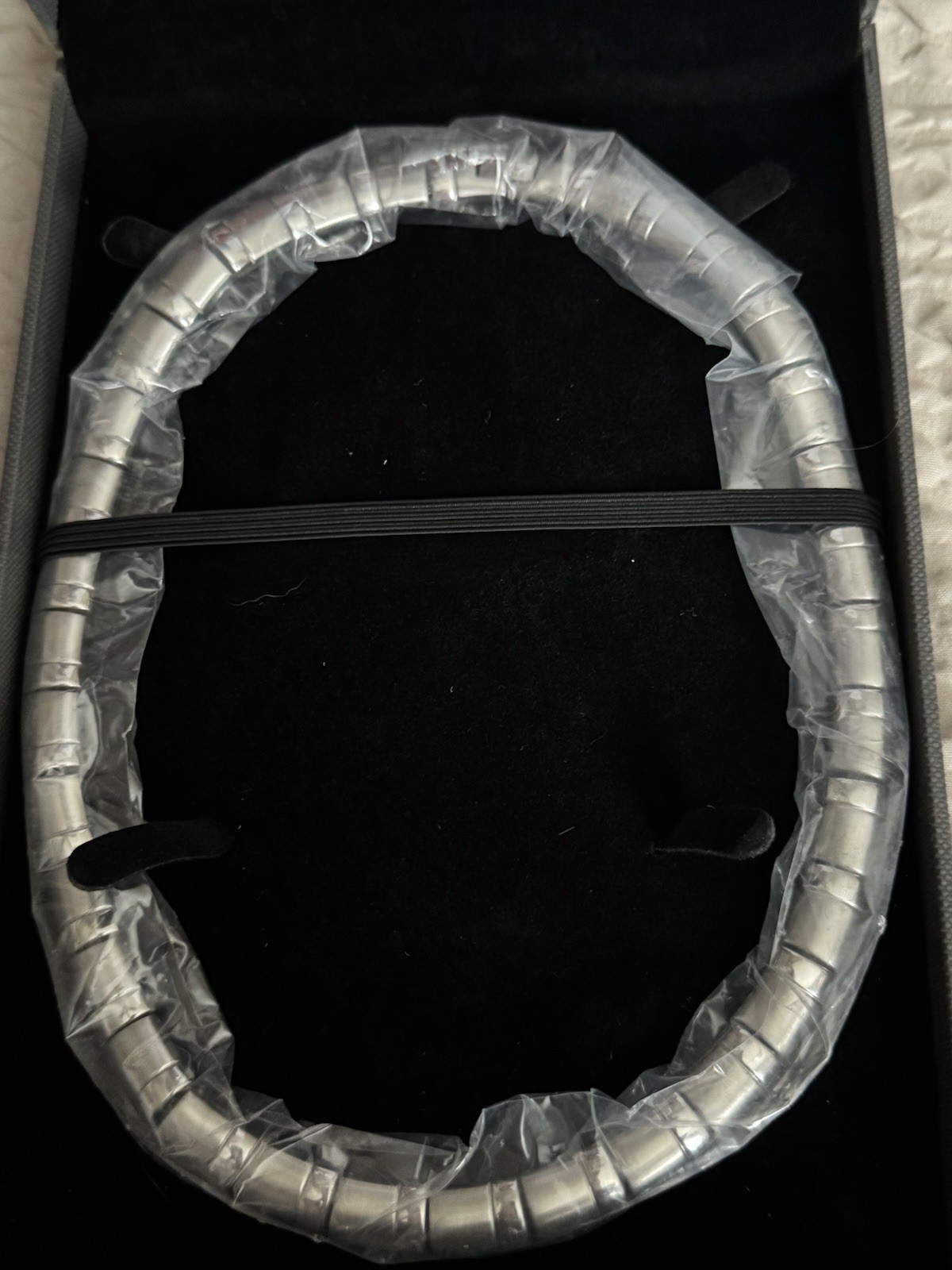 Lot – HAQI Magnetic Therapy Necklace & (3) 38deg Rings Various Sizes