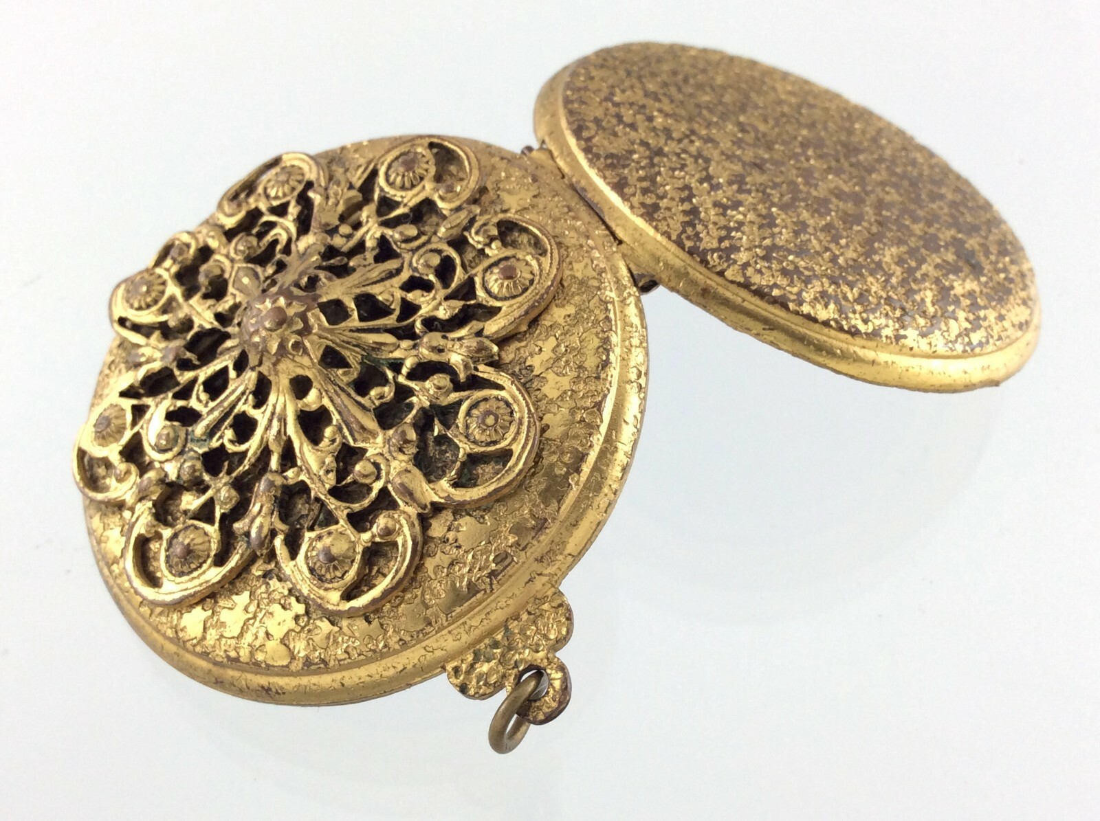 Vintage MCM Mid Century Modern Photo Locket Pendant Gold Tone Empty V170