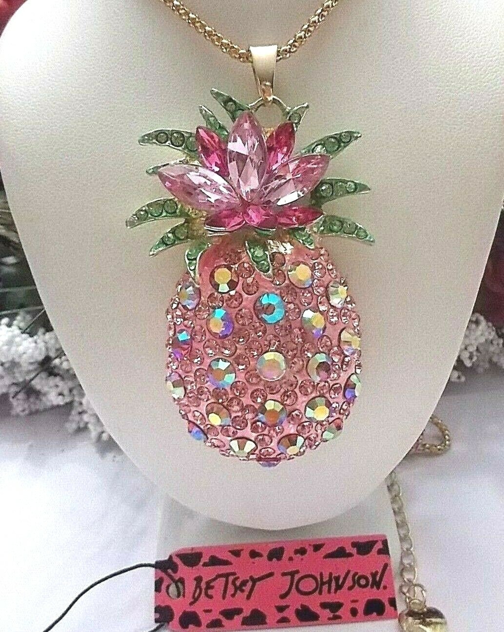 BETSEY JOHNSON SPARKLING LARGE PINK PINEAPPLE CRYSTAL PENDANT NECKLACE