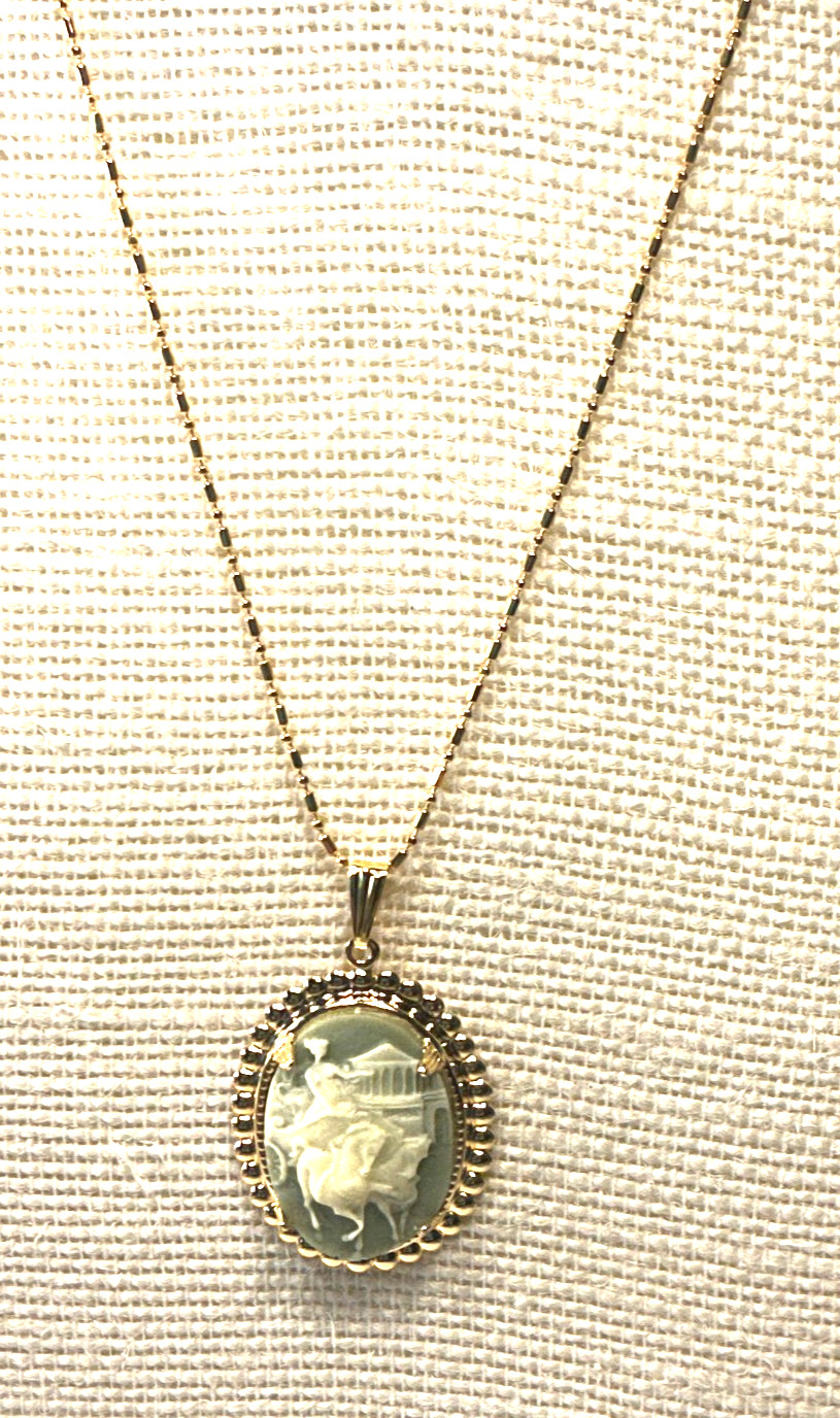 Fashion Necklace Cameo Green/White Parthenon Roman Carriage Gold Pendant C38
