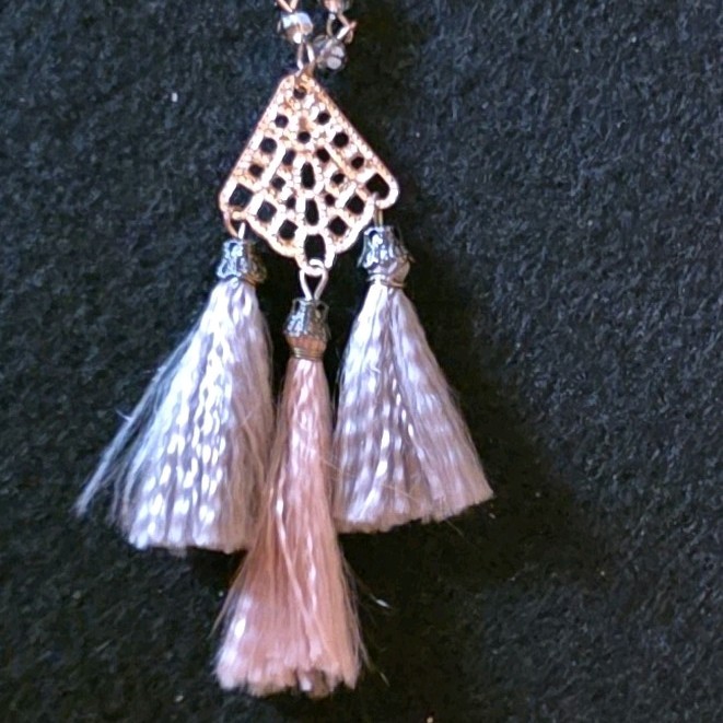 Gold Tone Cable Chain Necklace Triangle Tassel Pendant 23″ Gray Pink