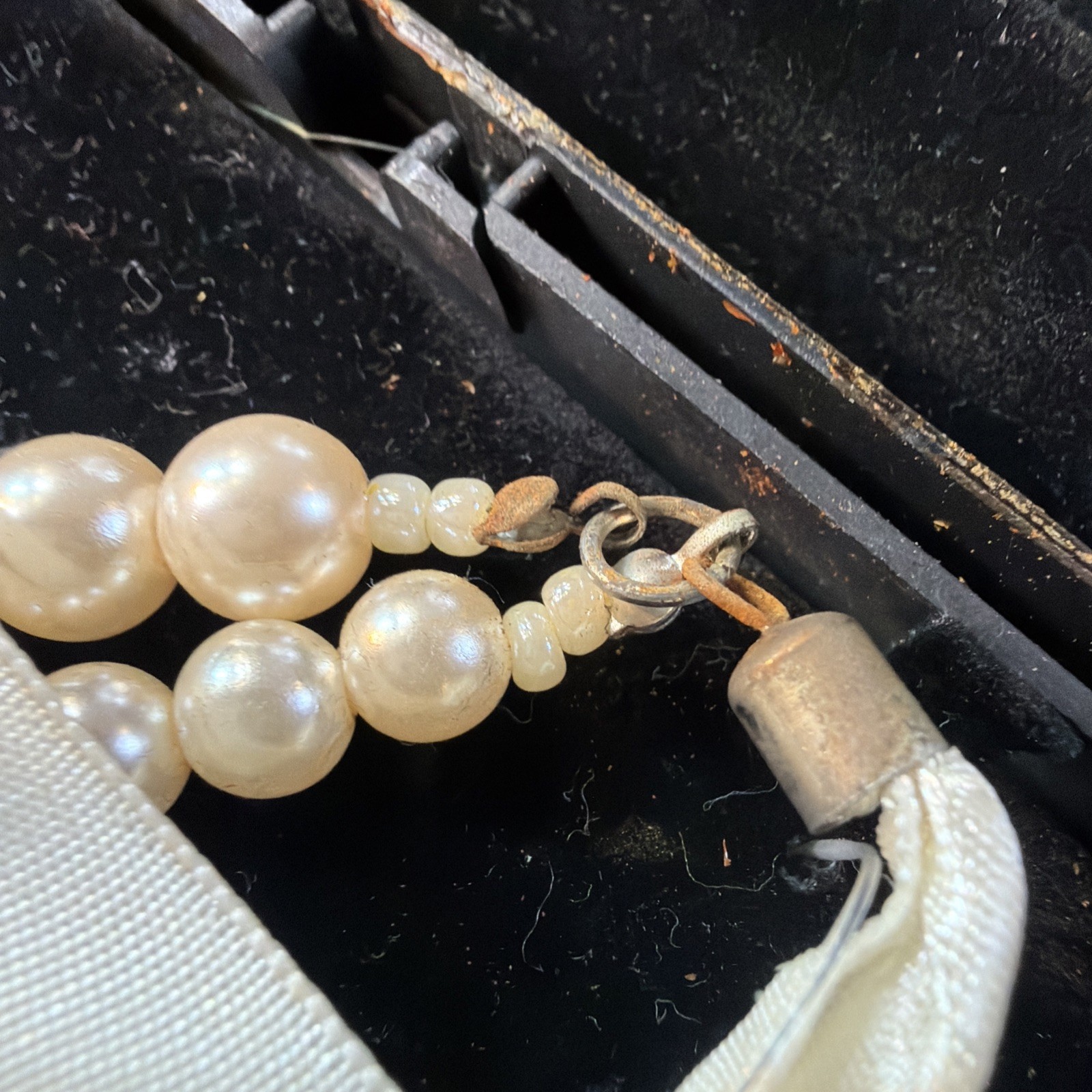 Women’s Imitation Faux Pearl Rhinestone Necklace Ribbon Brooch White Vtg *Read*