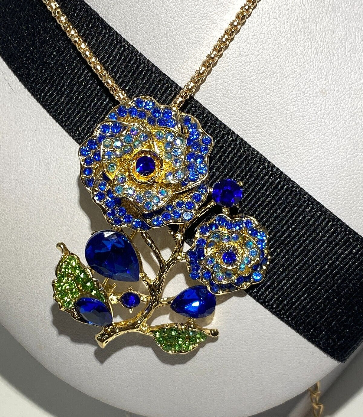 BETSEY JOHNSON TWO ROSES & BUDS MULTI COLOR BLUE & GREEN CRYSTALS PIN PENDANT