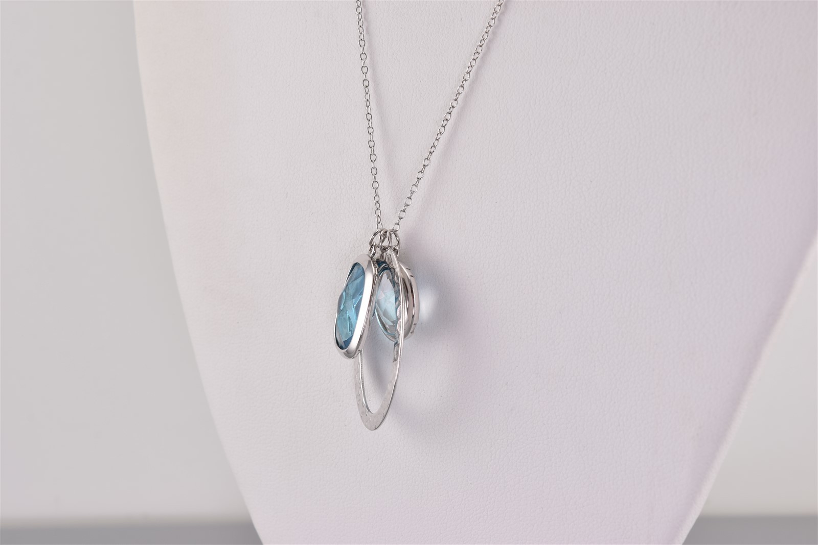 Victoria Townsend Sterling Silver 32mm Faceted Blue White 925 Pendant 18″ Chain