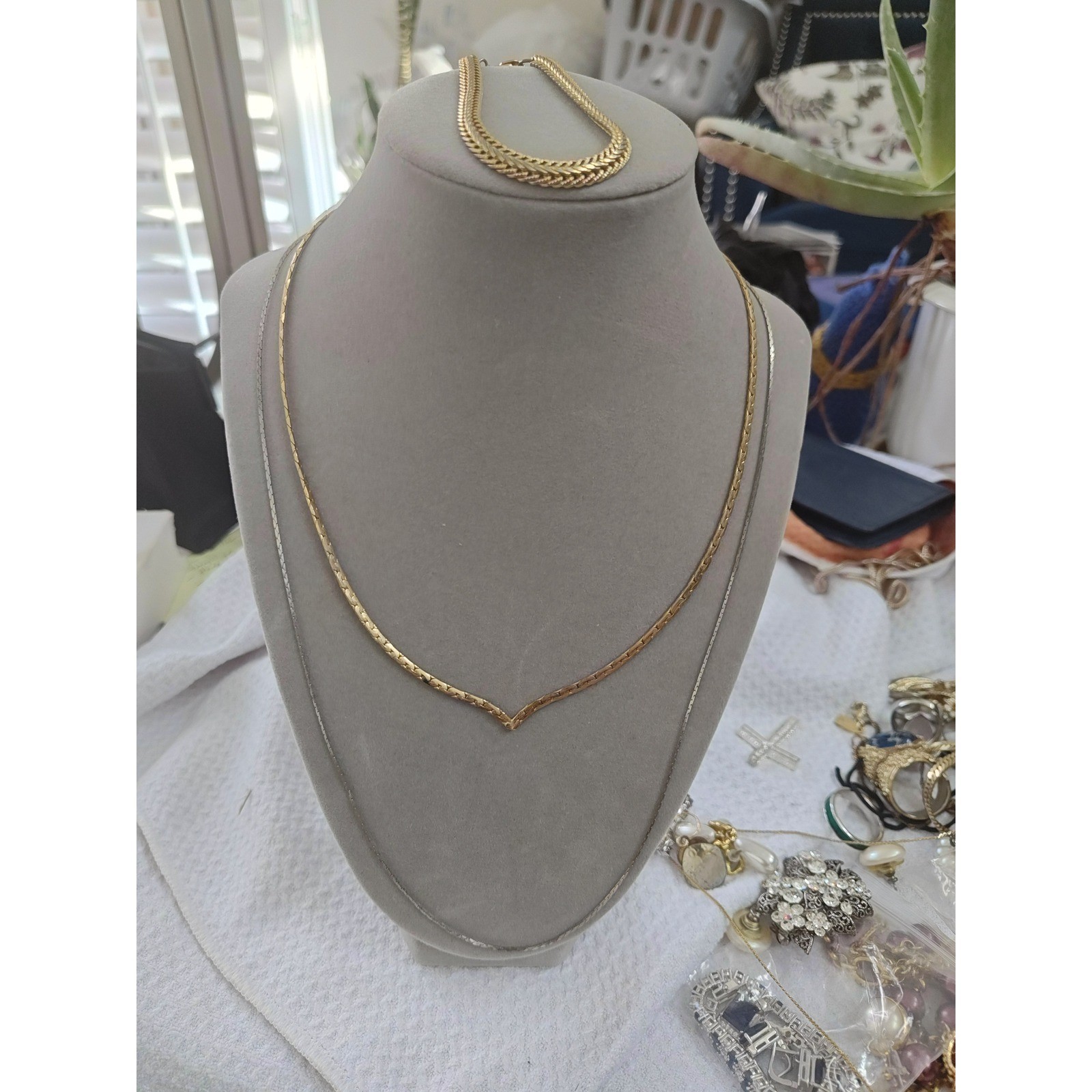 Necklace Lot Gold and Silver with bracelet 3pc