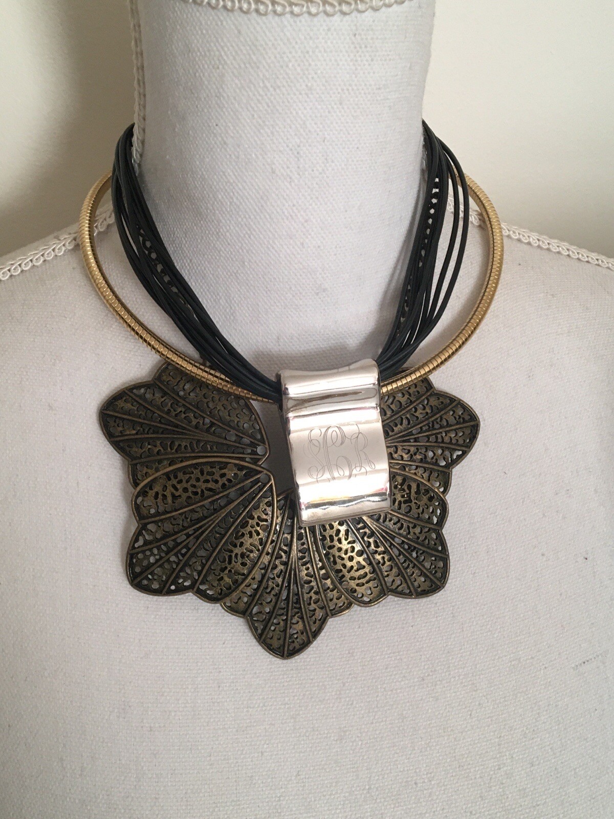 Vintage Mix Lot of Assorted Necklaces. Various Colors, Styles, Materials