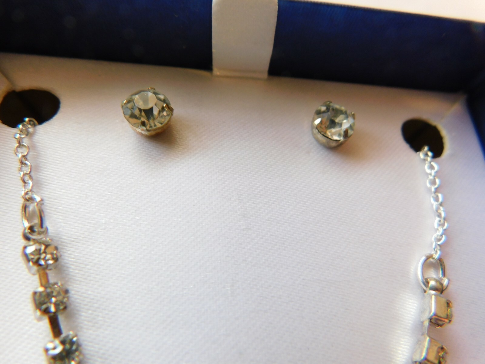 Unbranded Ladies Women’s Necklace & Earrings Silver Tone 18″+3″ 17477737 NEW NOS