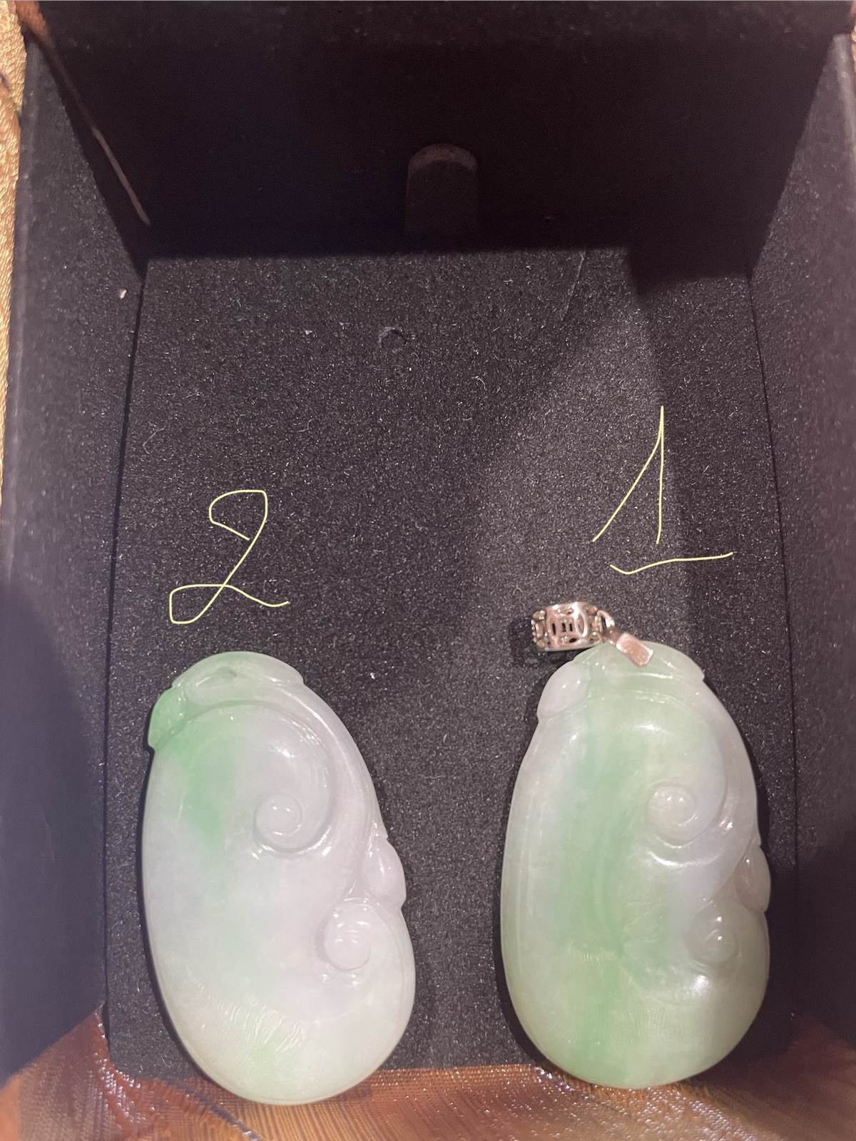 Jade real grade A -Ruyi pendant Drifting Green ( 糯化 如意） 丝绿
