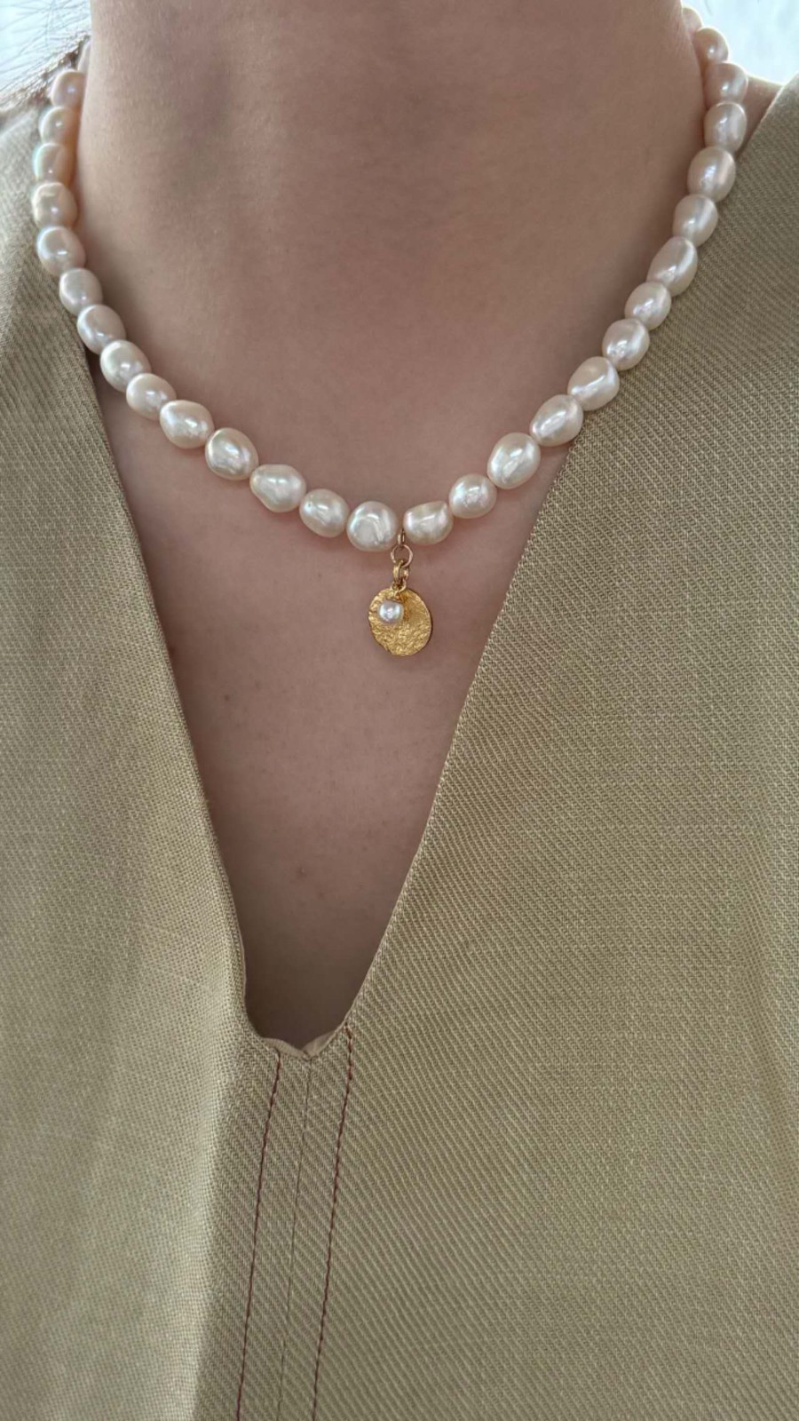 Radiant Harmony Pearl Necklace with Gold Medallion Elegant Necklace Vintage