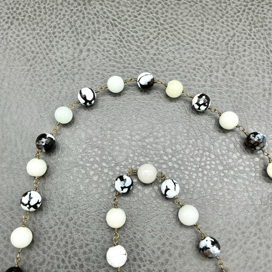 Necklace Jade Stones And Black White Glass Beads 26 Inch Retro Jewelry 26″