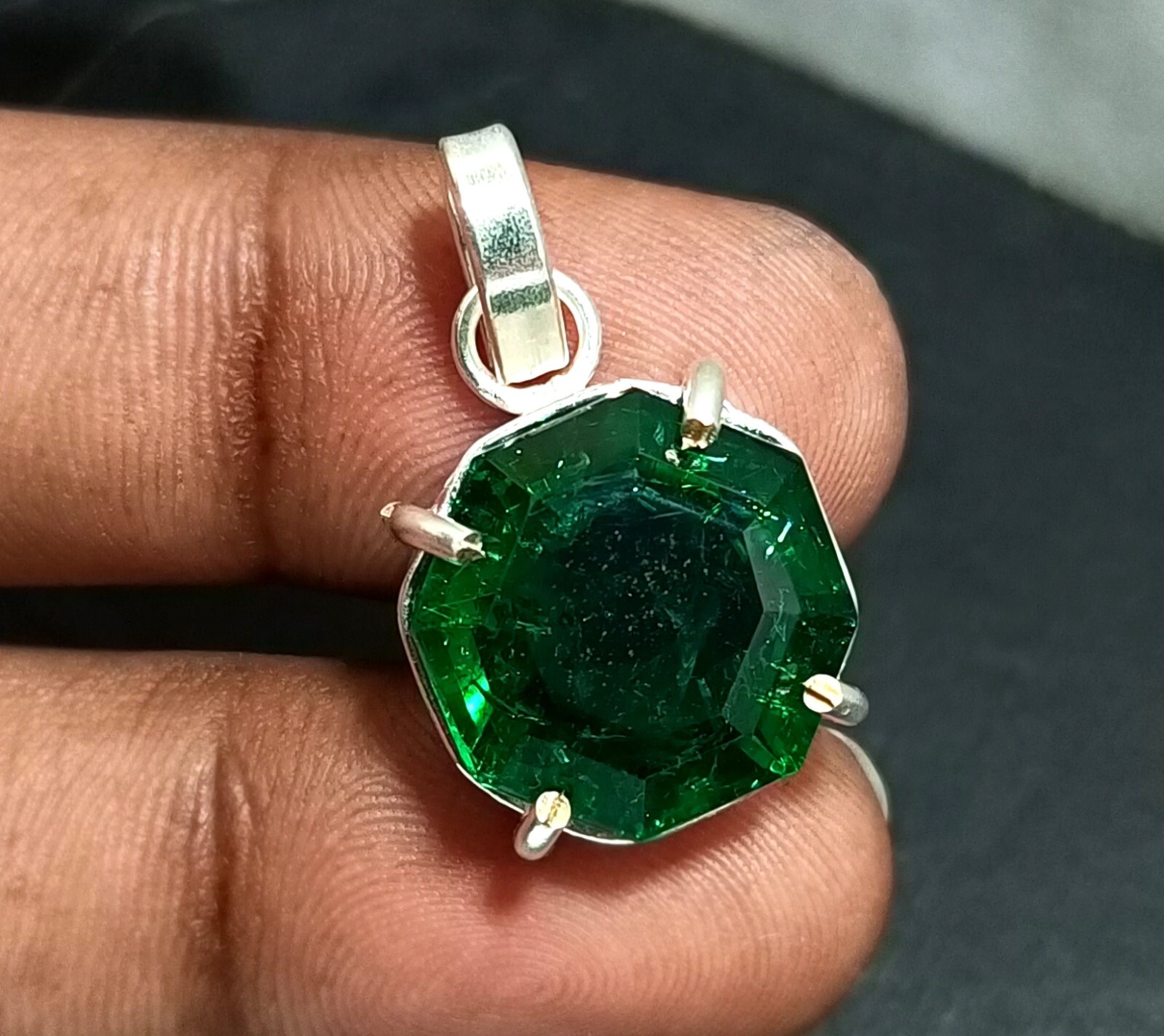 Certified 22.60 ct Natural Emerald 925 Solid Silver Asscher Cut Pendant Gemstone