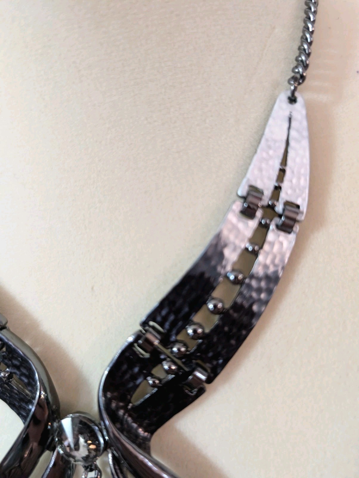 Beautiful SoHi Fashion Necklace With Large Faux Gem Stone, Bi Color Chain