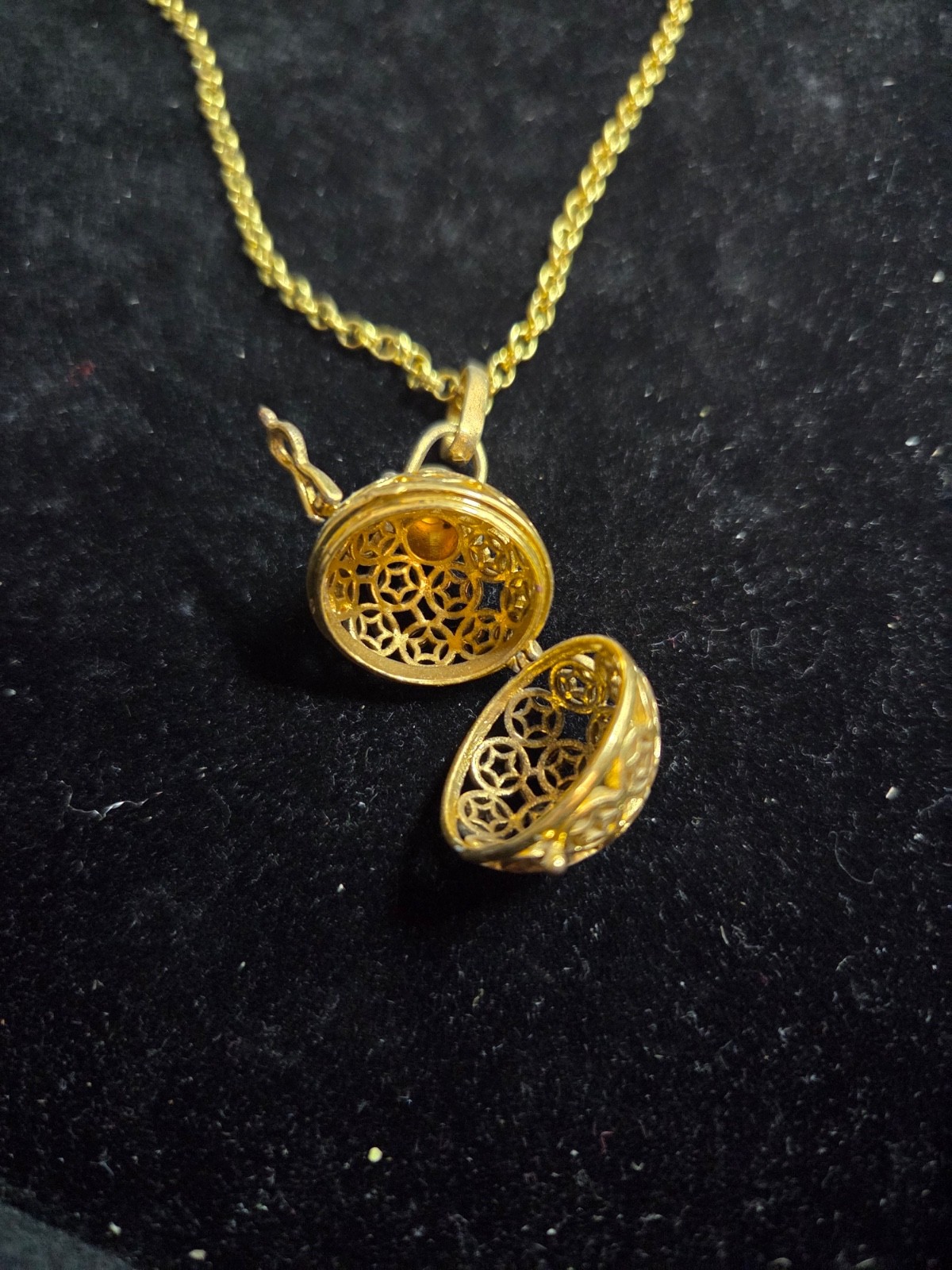 ✨ BEAUTIFUL VTG Harmony Ball Angel Caller Filigree Pendant Necklace 🎶