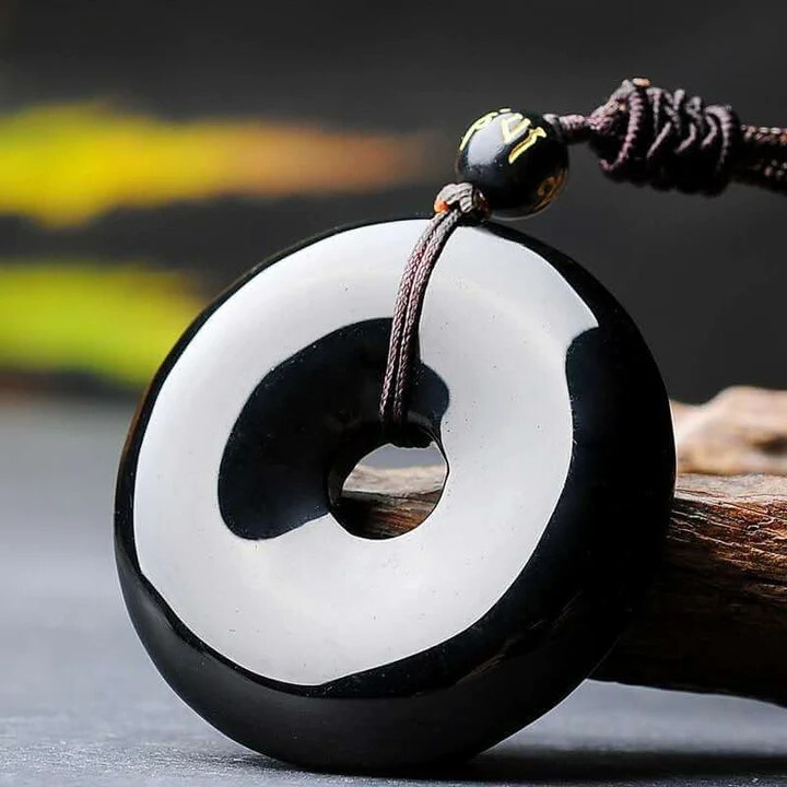 Black Obsidian Round Buckle Pendant Healing Reiki Amulet Protection Necklace