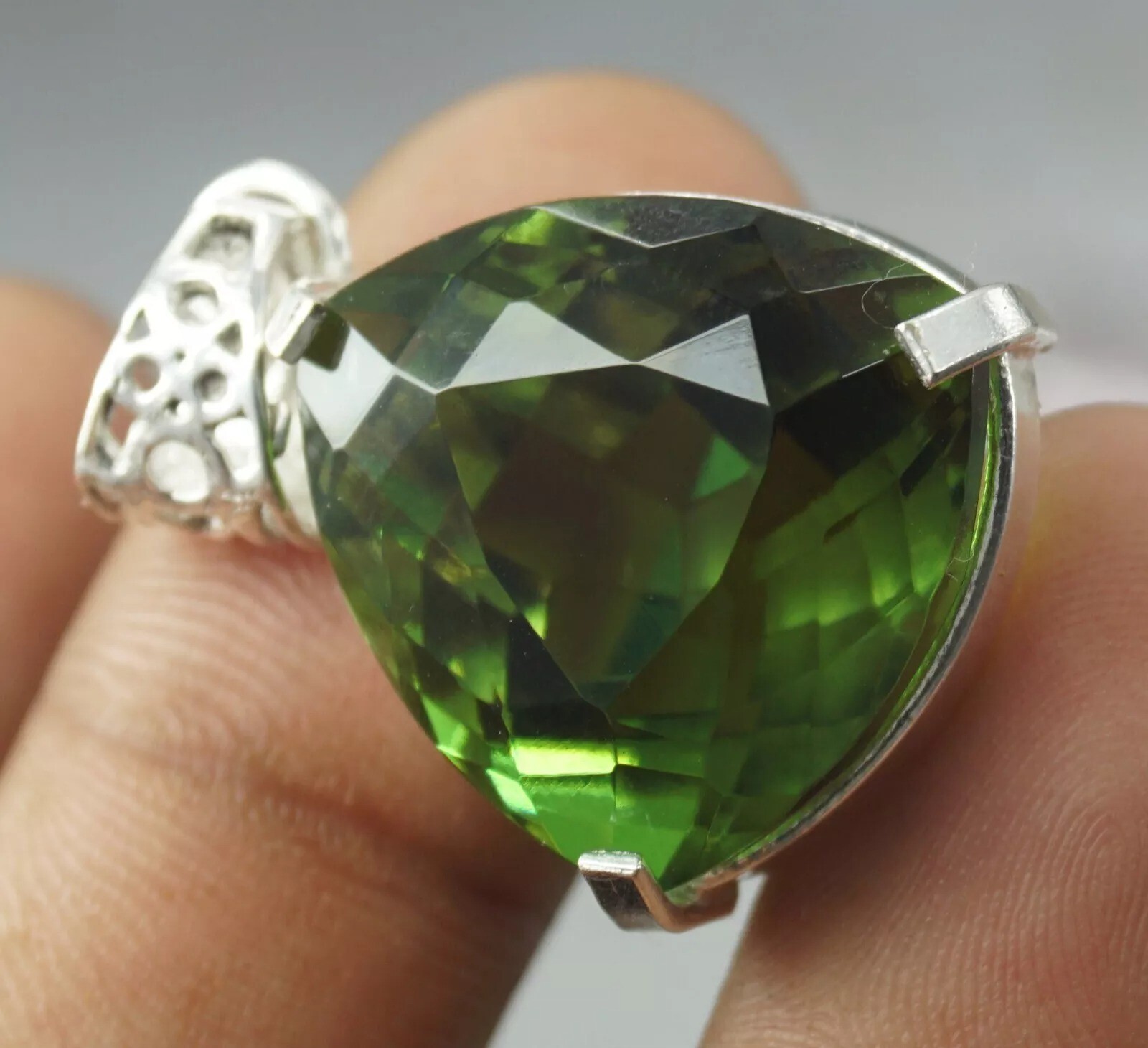 Certified 51.38 Ct Trillion Natural Zultanite 7 Color Pendant 925 Silver Jewelry