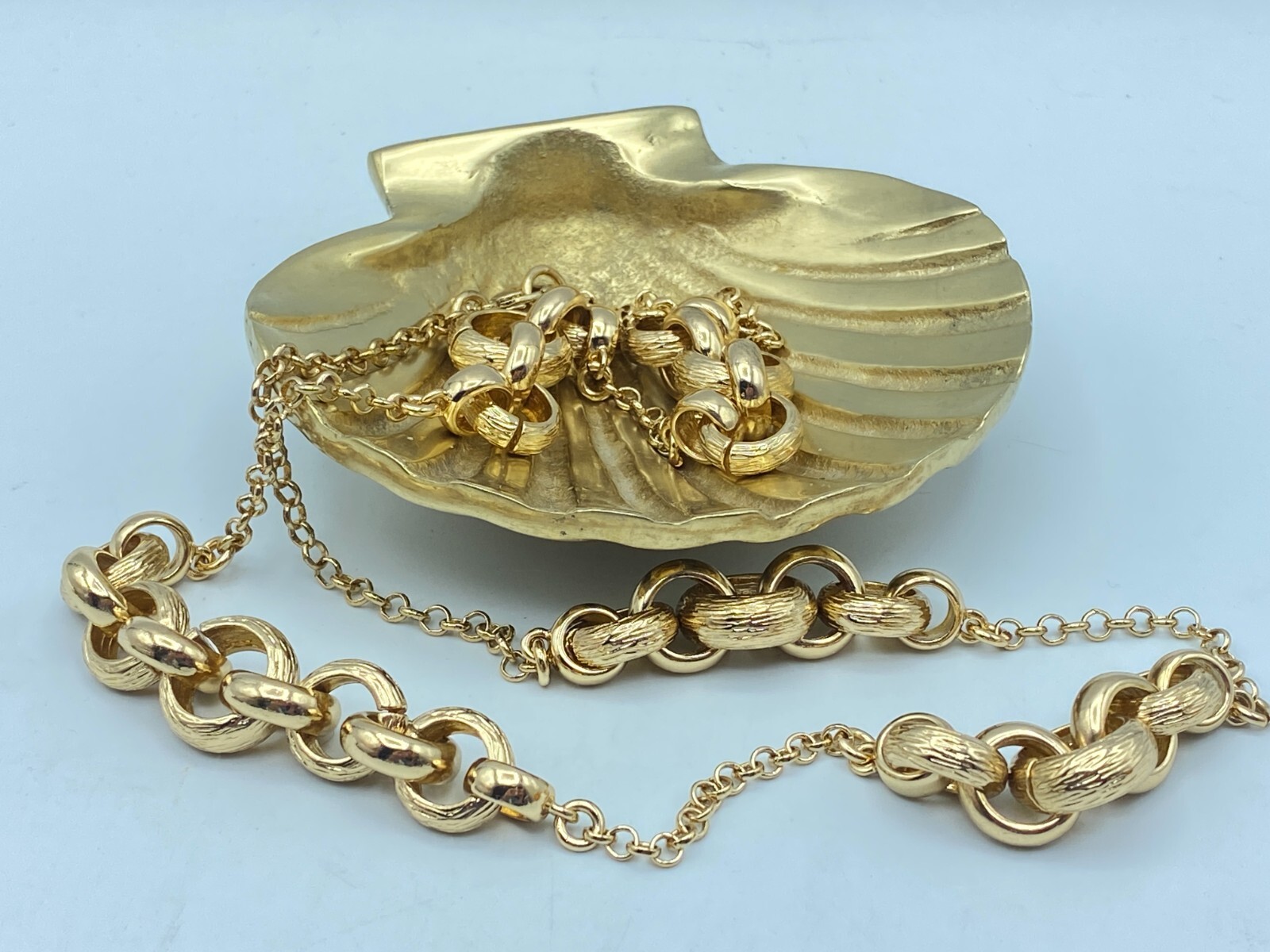 Chunky Banana Republic Necklace In Polished and Textured Bright Gold Tone 32 In
