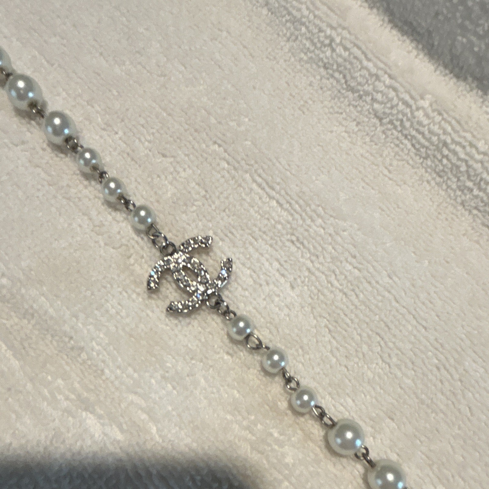 White Round Simulated Pearl Beaded Necklace Silver Plated Charm Toggle Clasp