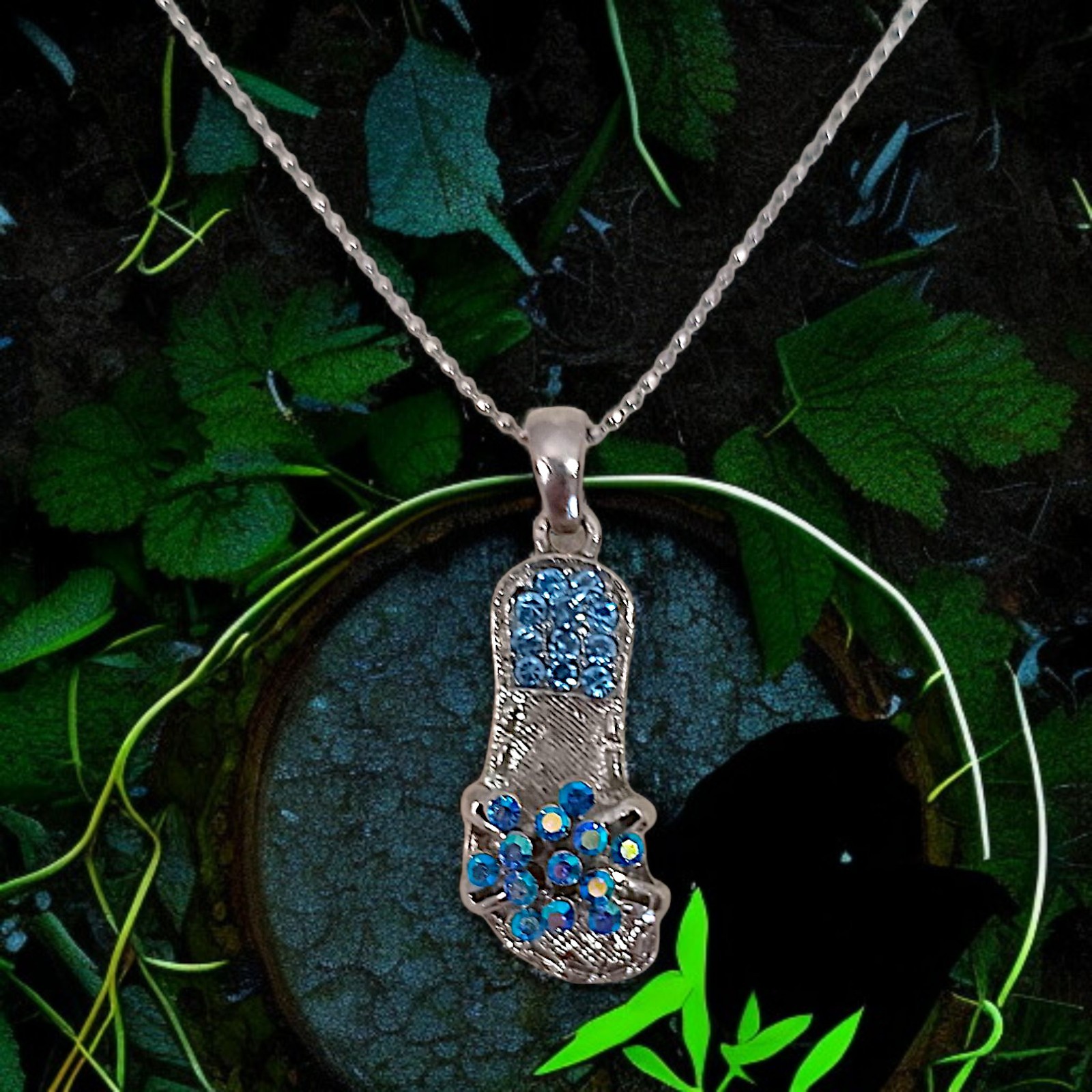 Vtg Blue Rhinestone Flip Flop Pendant Necklace Beach Coastal Y2K Silver Tone