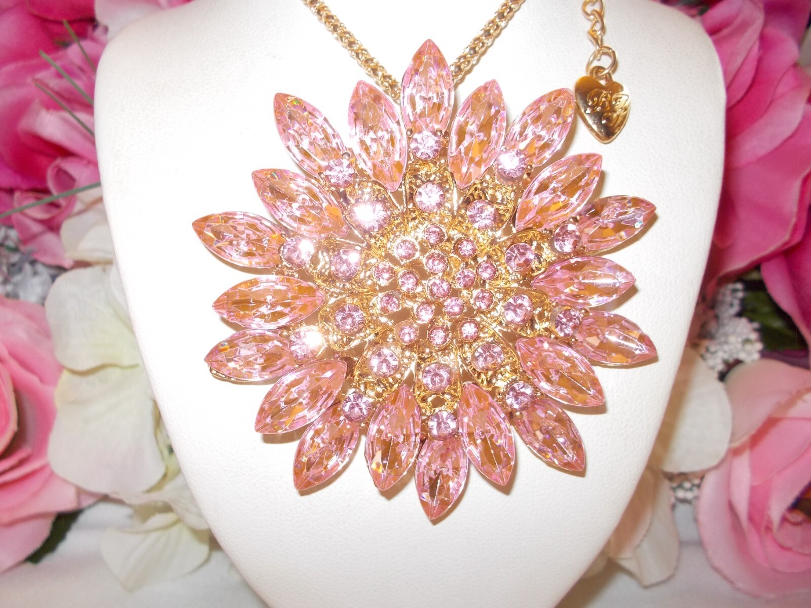BETSEY JOHNSON BEAUTIFUL LARGE PINK CRYSTAL SUNFLOWER PENDANT NECKLACE/BROOCH