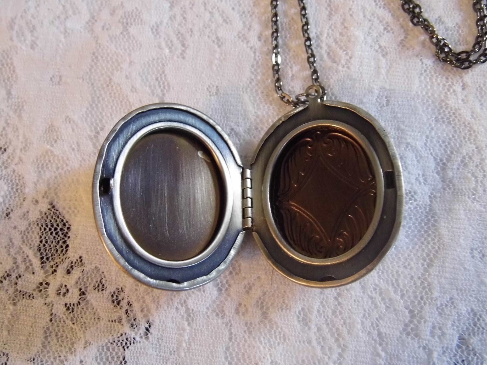 Barn Tree Owl Locket cameo Necklace Photo Memory Keepsake box Pendant pill box