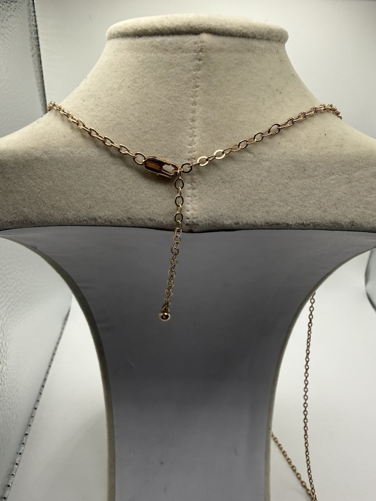Gold tone oval link chain necklace with oval brown stone charm pendant 40″ adj