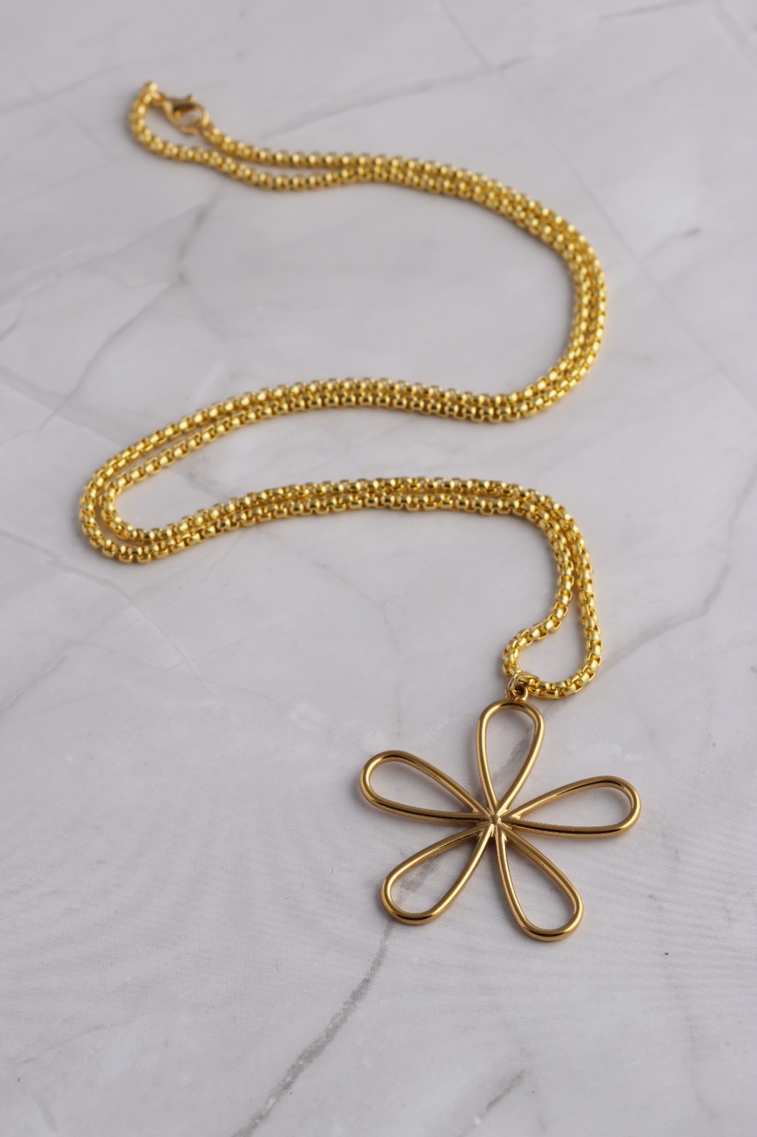 Cadena Con Flor De Margarita Eslabon Cruzado De Acero Inoxidable Chapado Oro