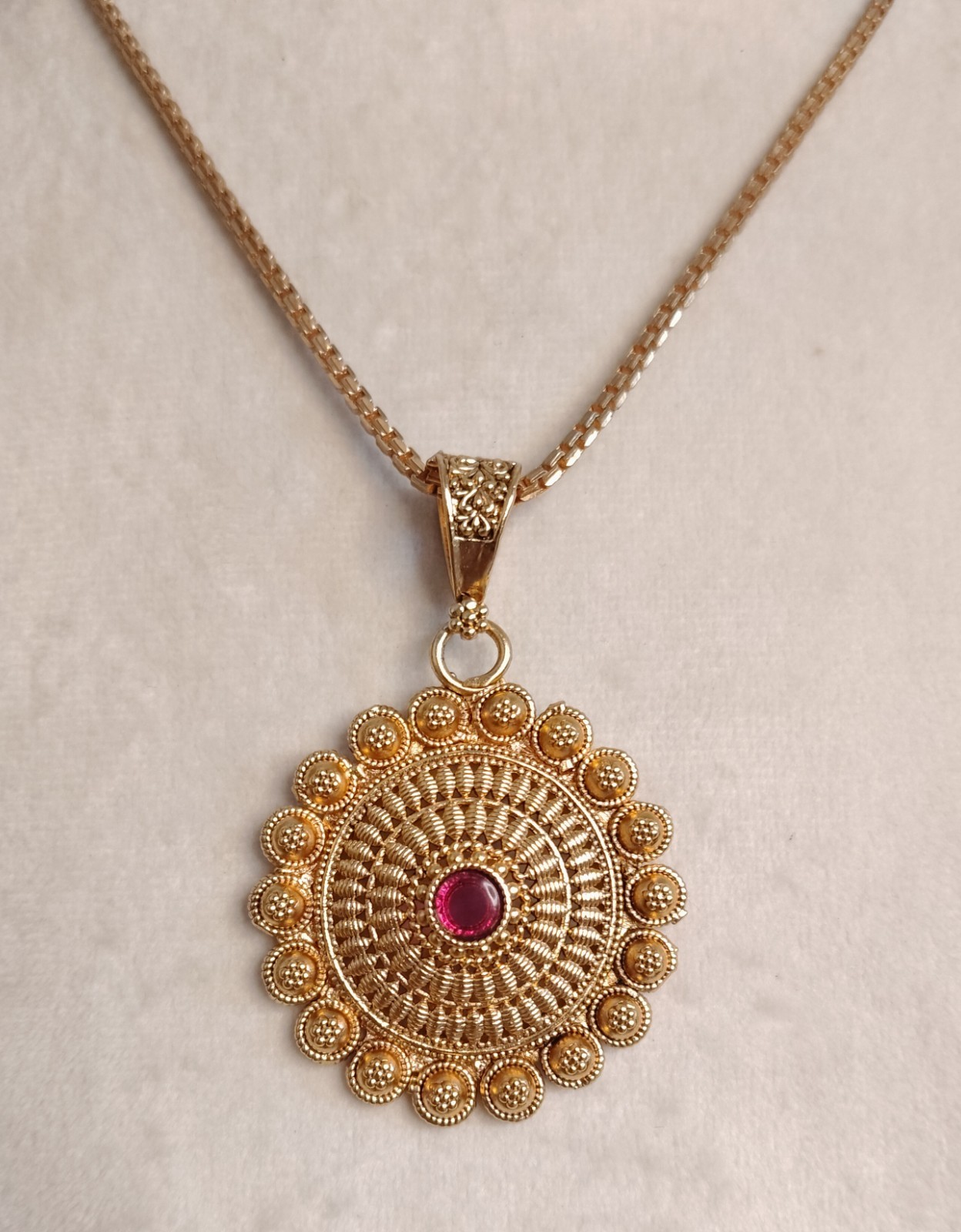 Rabiya Handcrafted Gold Tone Pendant Of Ruby Polki Necklace Set Roz Jewellers.