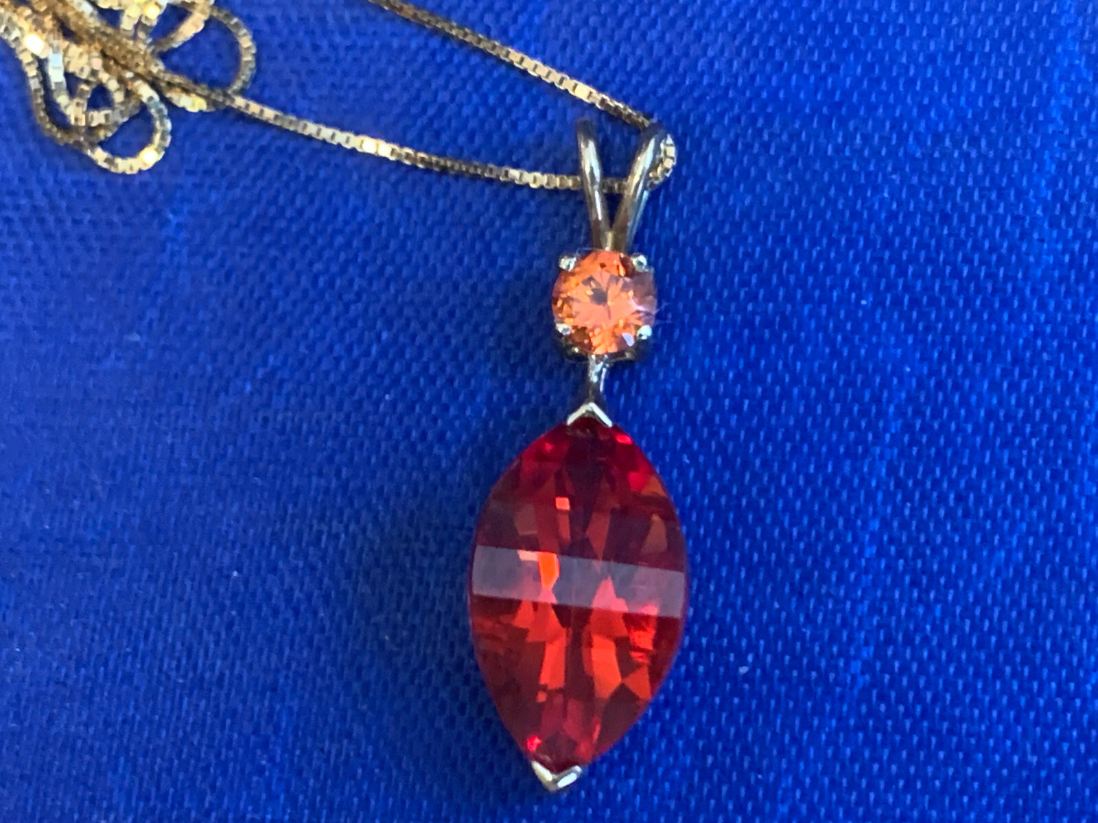 10K Yellow Gold Necklace 2.7g Jewelry 18″ Box Chain Curved Orange Stone *READ*