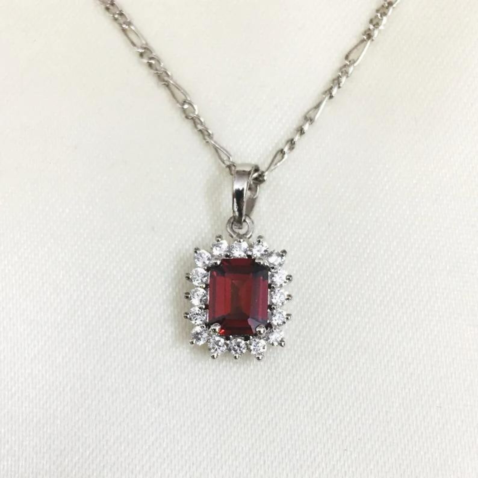 Certified 15Ct Natural Red Ruby Gemstone Pendant In 925 Silver With Sliver Chain
