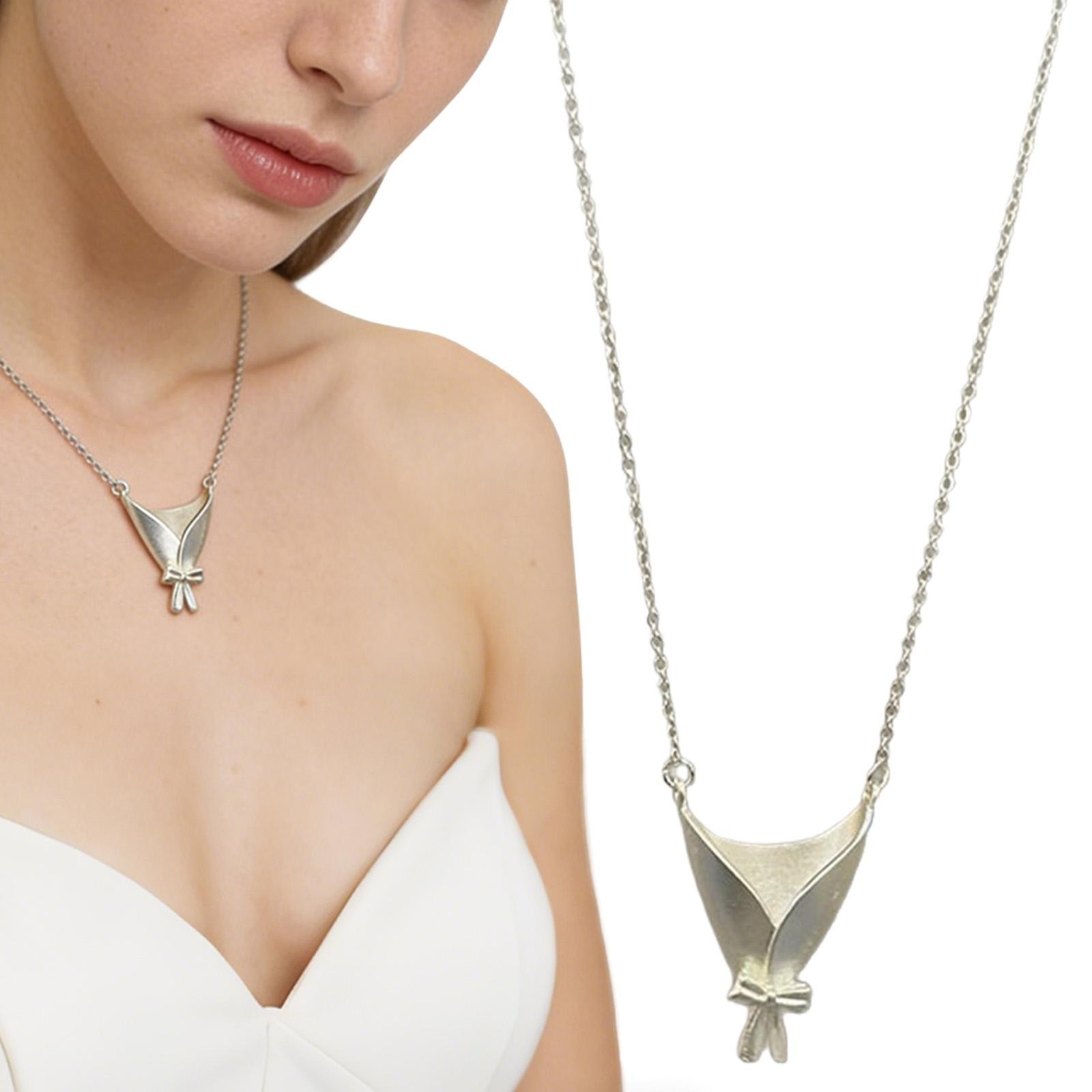 Wearable Vase Necklace for Women Artful Flower Bouquet Pendant Chain