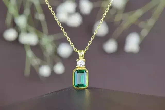 Simulated 2.00Ct Diamond & Emerald-Green Pendant 18″Chain 14K Yellow Gold Finish