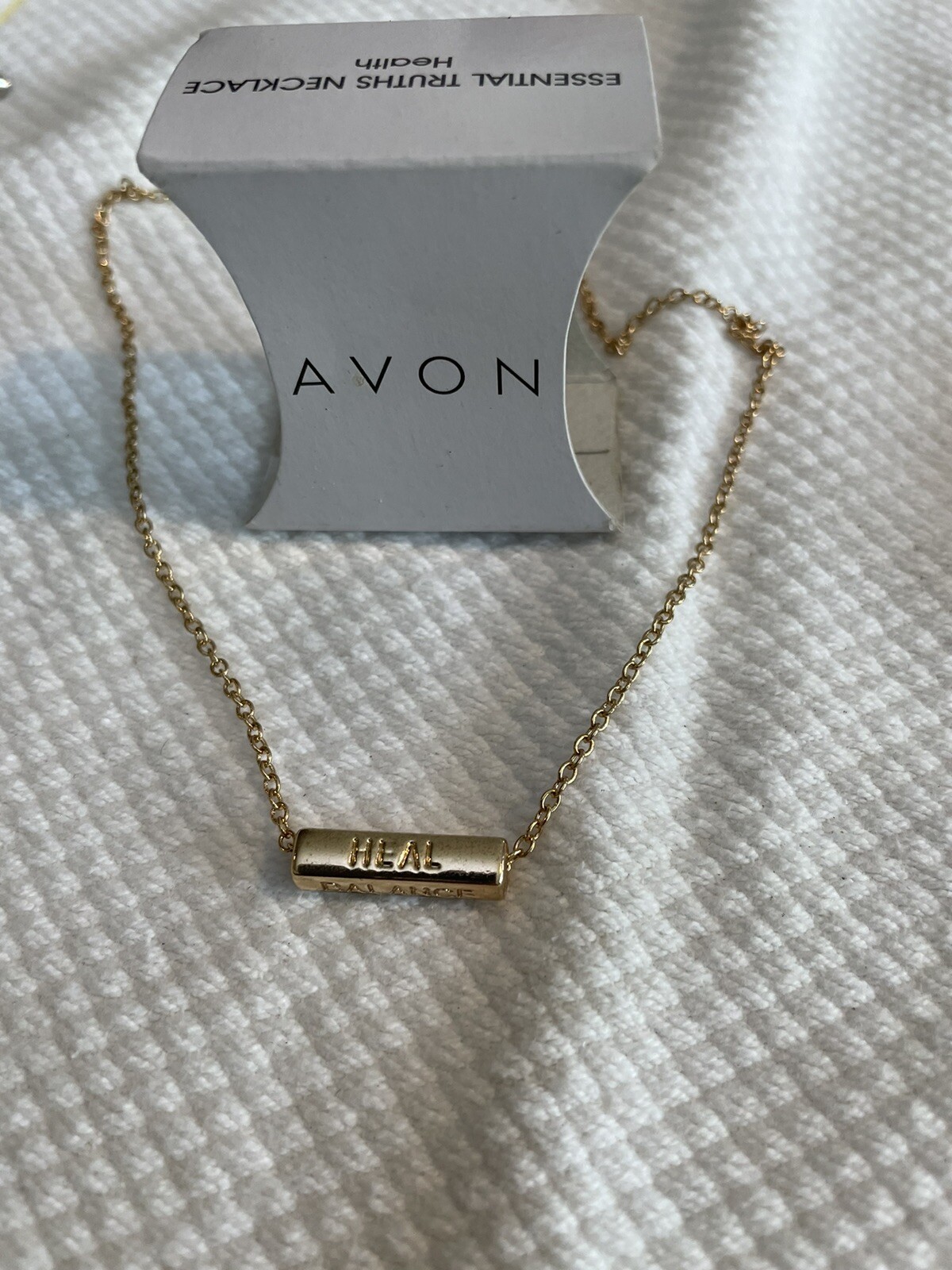 Avon Essential Truths Necklace – Health