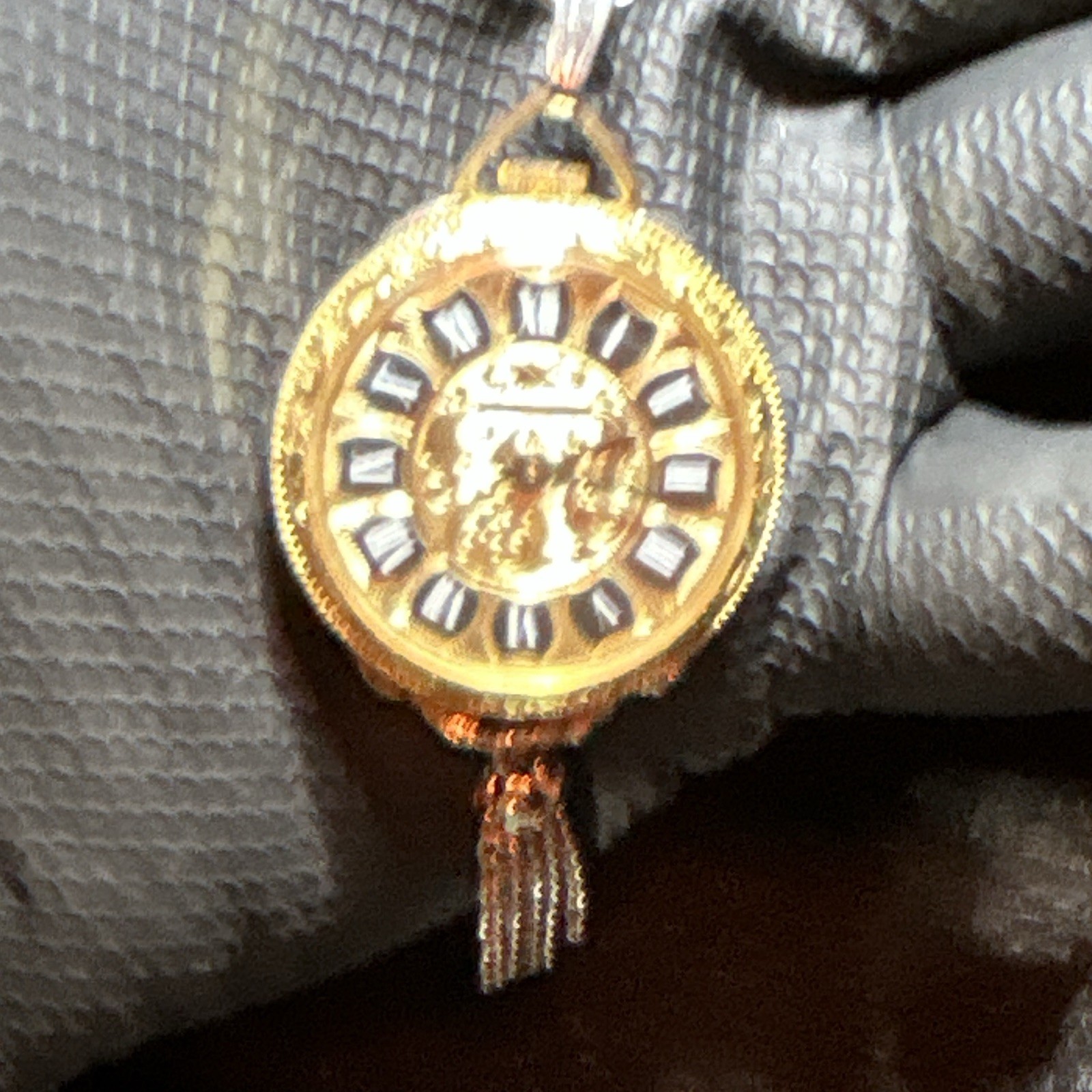 Working Vintage Gold Tone Lucerne Cameo Charm Pendant Necklace w/ Cable Chain