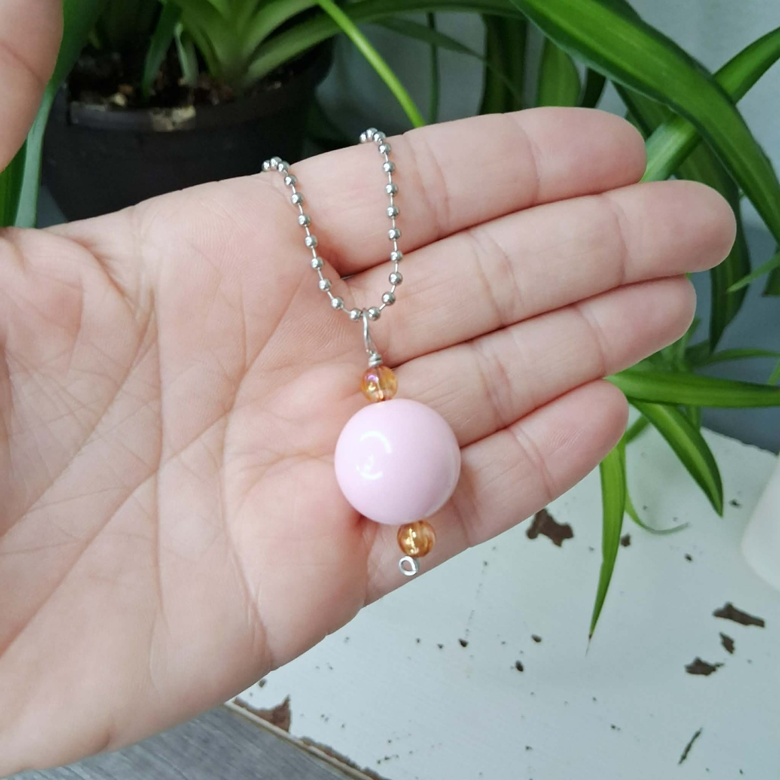 Chic Pink and Gold Beaded Pendant Necklace
