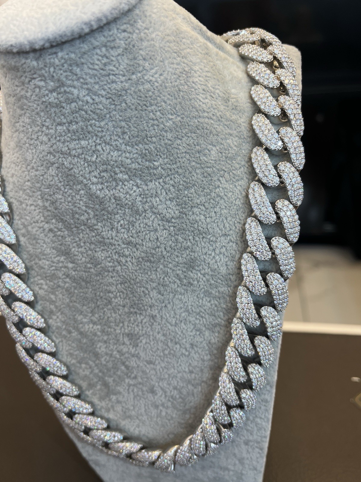 925 Sterling Silver Moissanite VVS Cuban Link 22in – barcode 013216