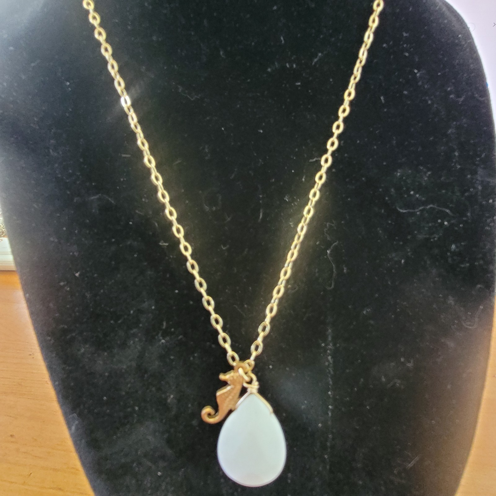JAMI White Agate Seahorse Pendant Necklace Silver Tone Beach Boho