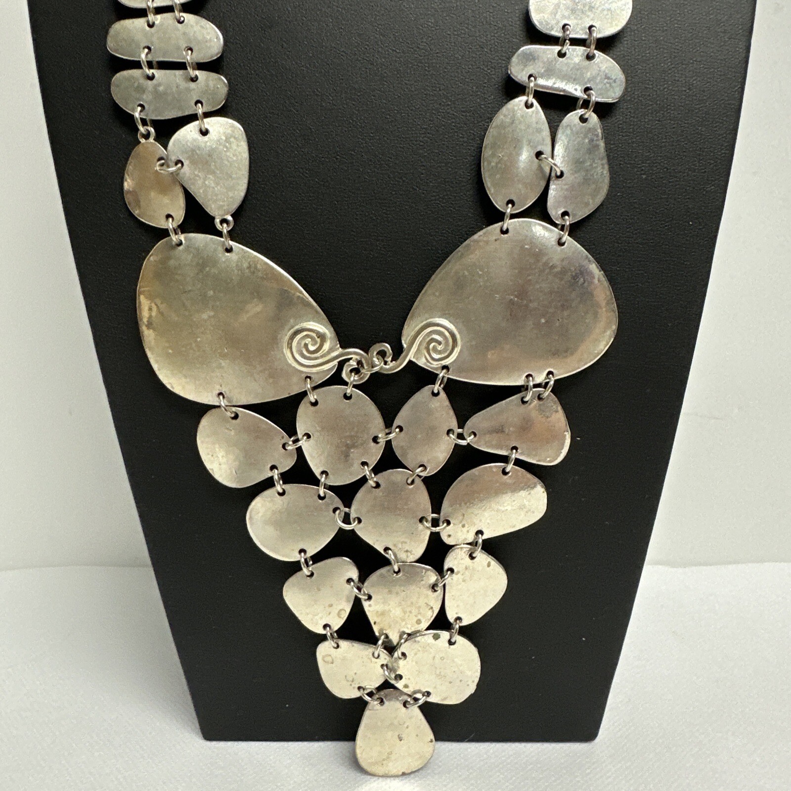 Pre-owned A.N.A. NEW YORK Approach Statement SilverTone Necklace Chunky Bib