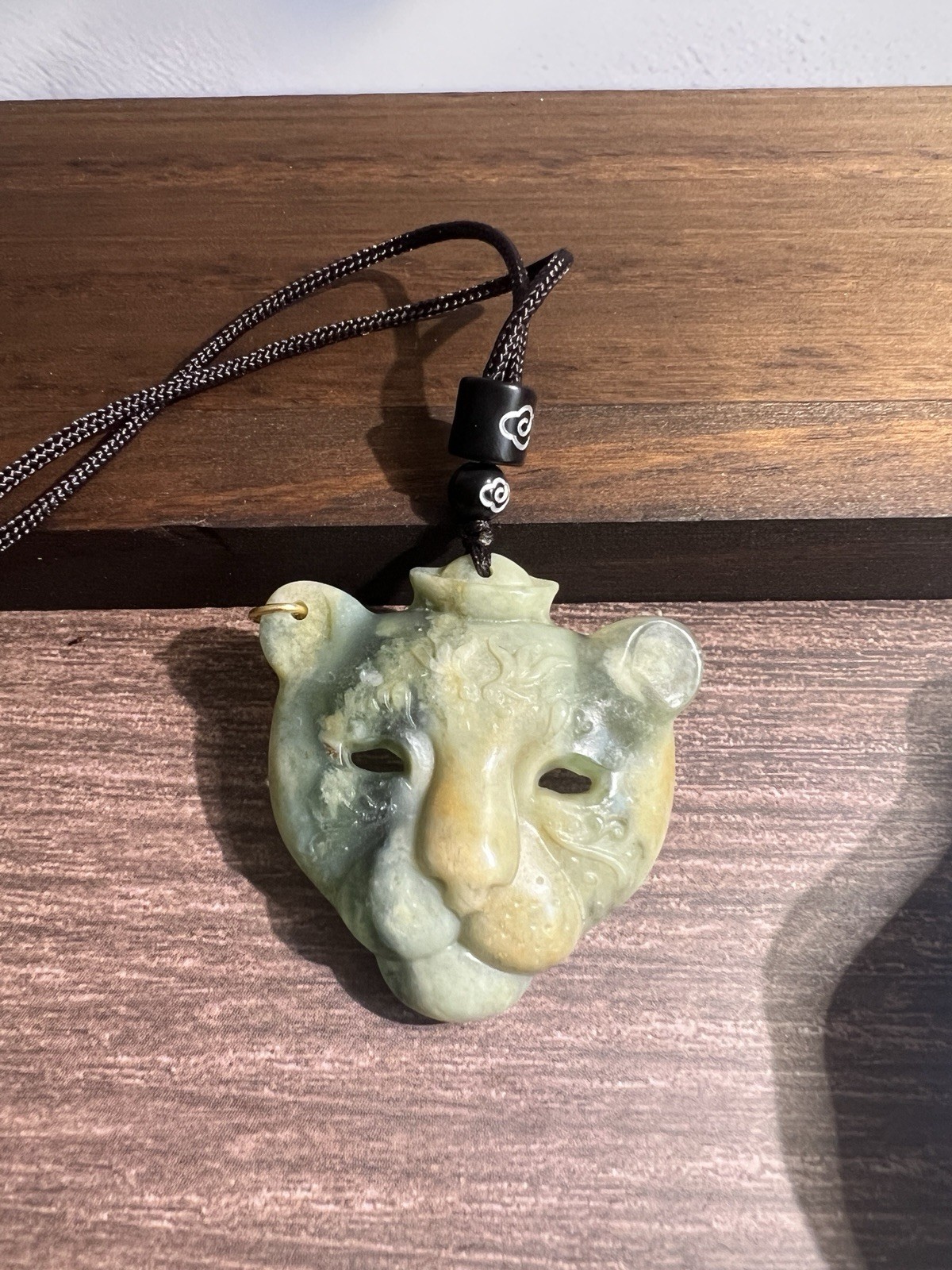 Natural sleeve jade leopard head pendant