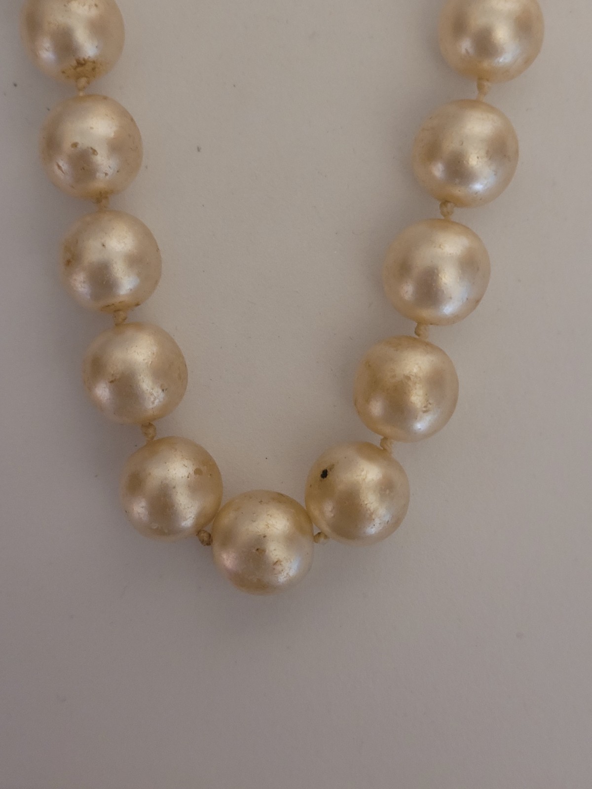 Large Chunky Pearl Styled Ball Bead String Necklace With Fish Hook Clasp